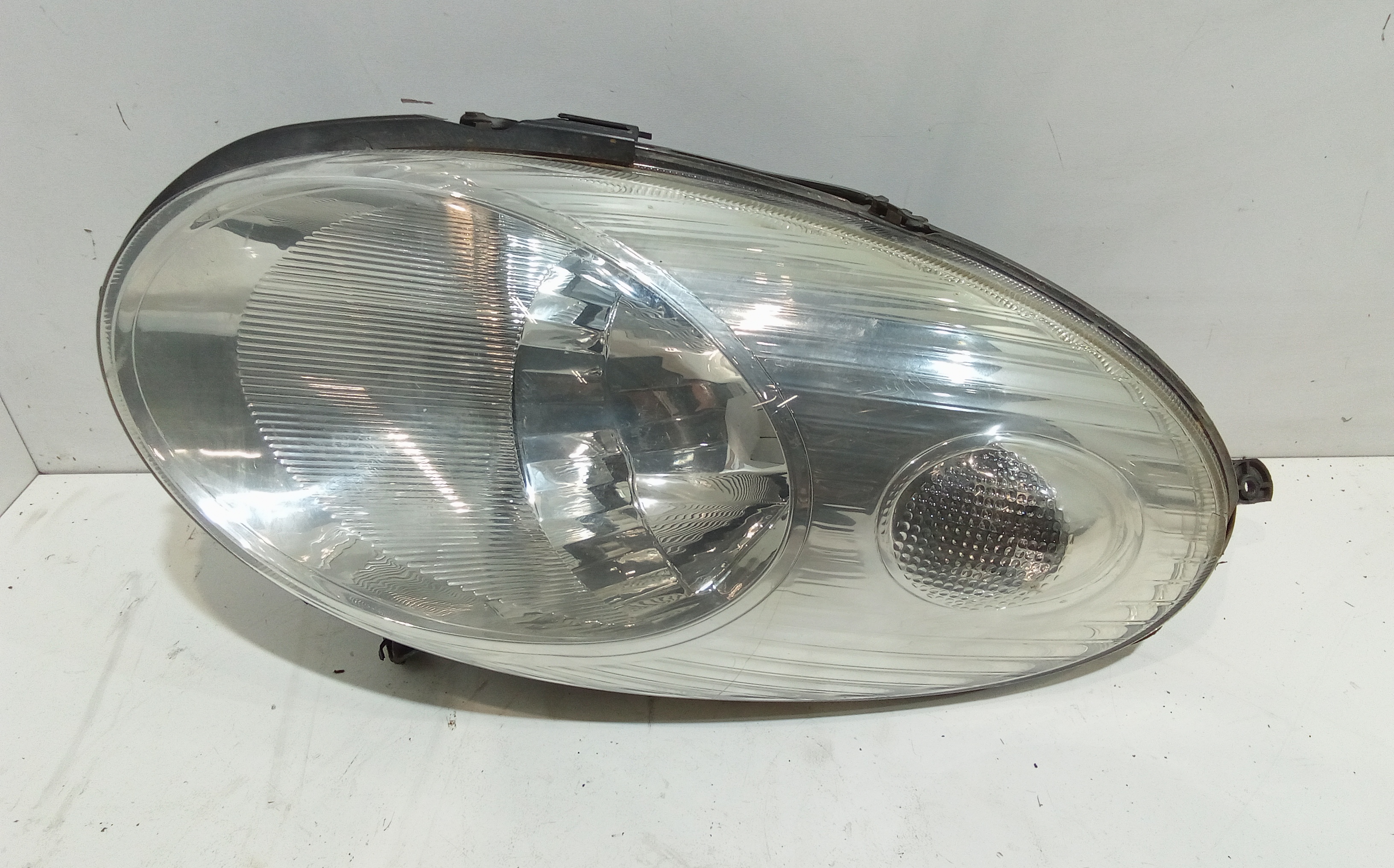 Proiettore Sinistro 26060AX700 Usato