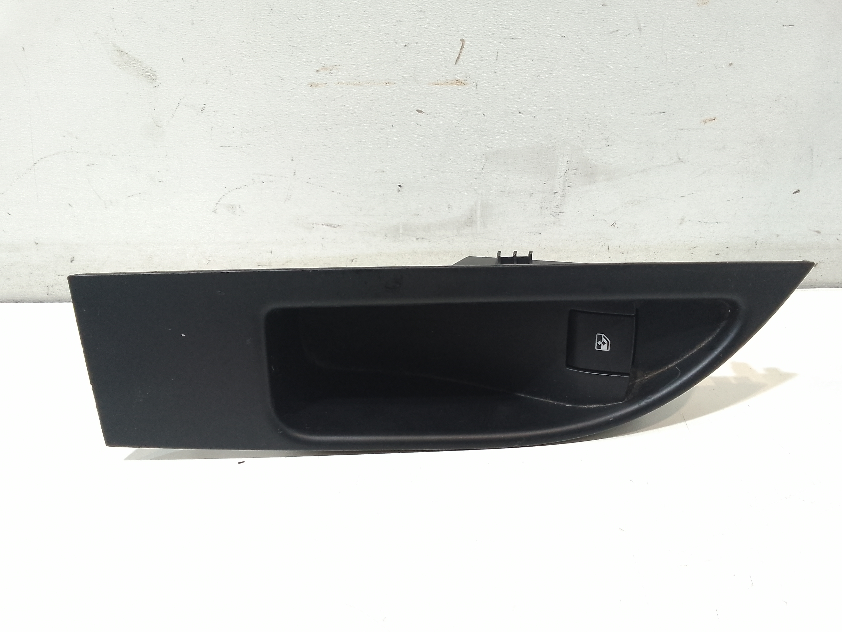 Interruttore Alzacristalli Porta Post. Sinistro 13301888 Usato