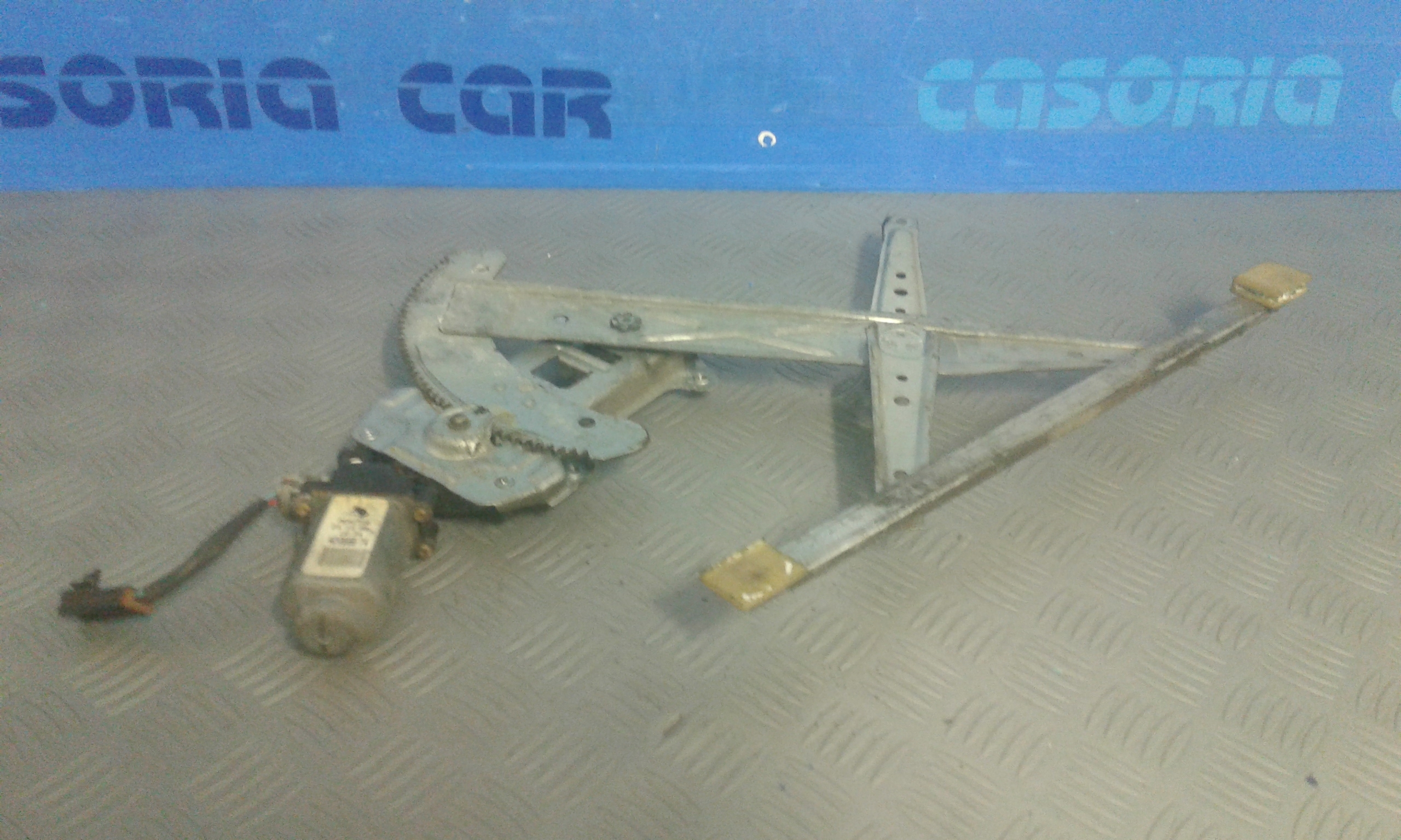 Alzacristallo Porta Ant. Destro 807005F600 Usato