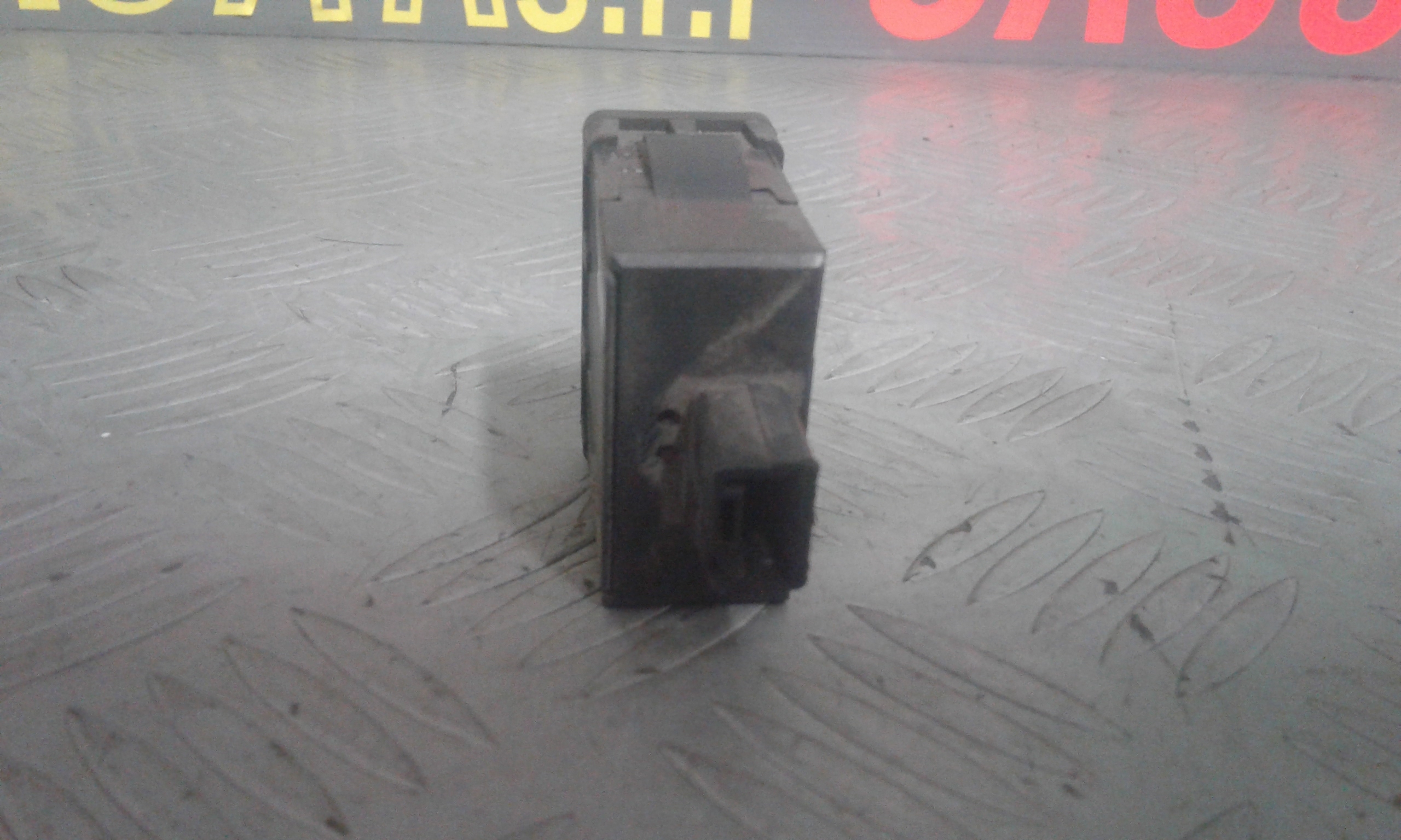 Comando Regolazione Altezza Proiettori 98016627ZD Usato