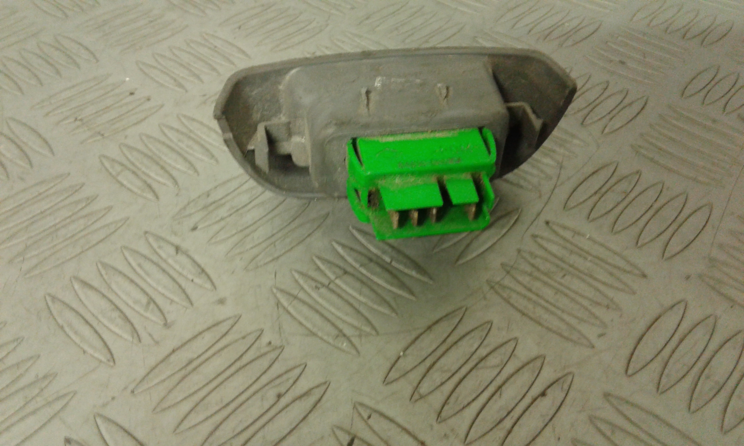 Interruttore Alzacristalli Porta Ant. Destro Usato