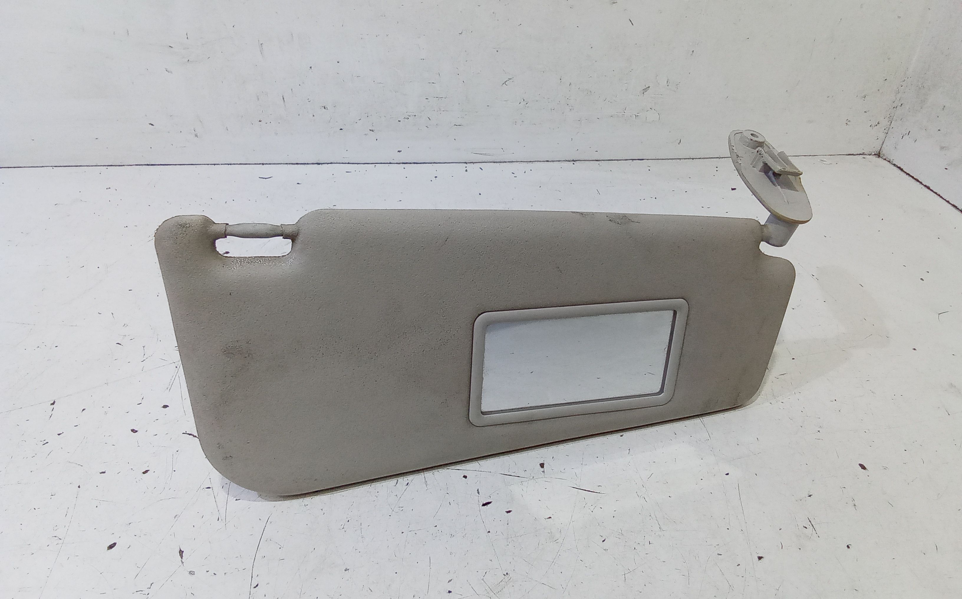 Aletta Parasole Parabrezza Destro 735367821 Usato