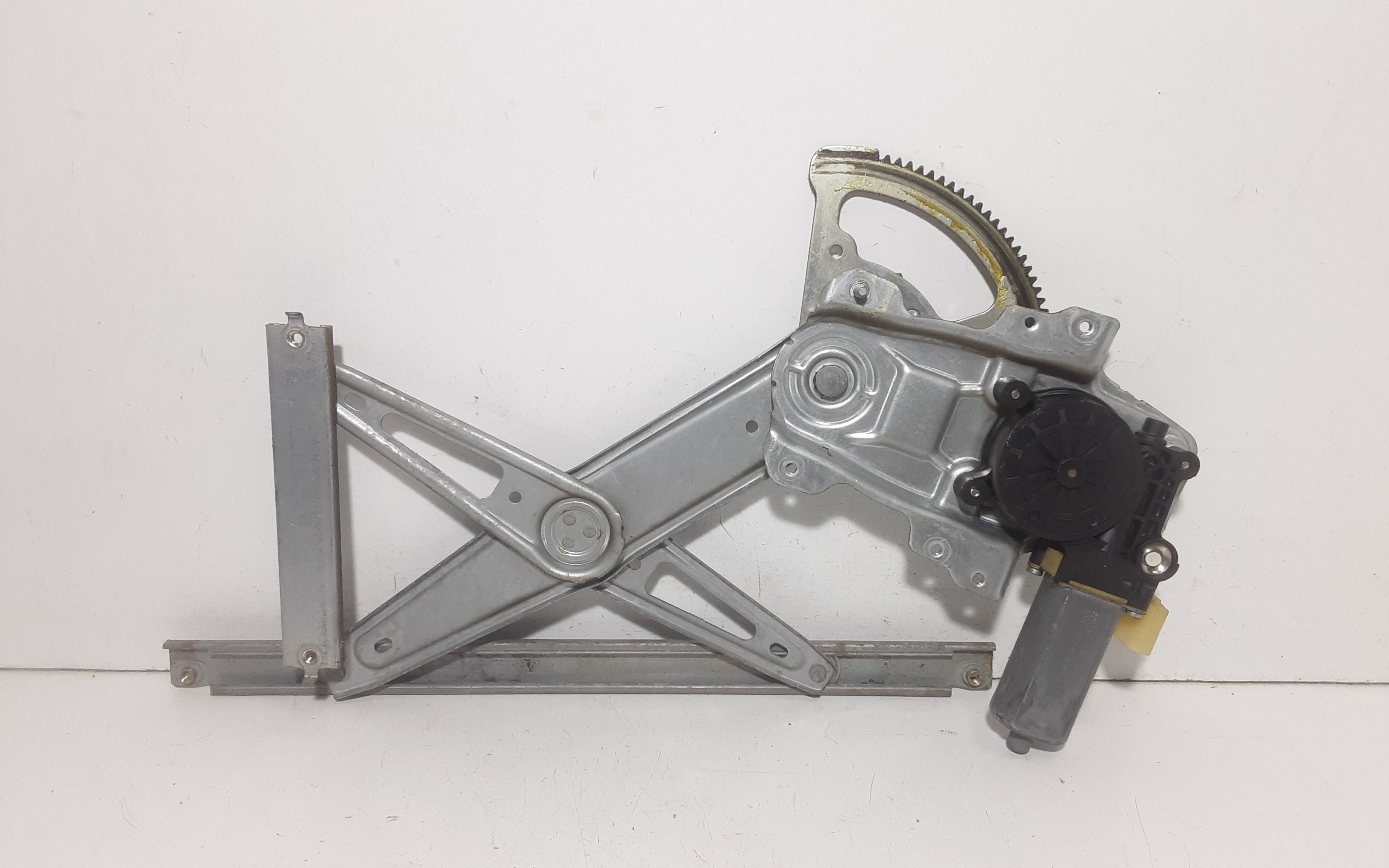 Alzacristallo Porta Ant. Destro 698100D010 Usato