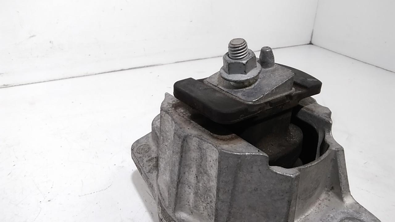 Piastra Alloggiamento Supporto Motore (Con Eventuale Bielletta O Tirante Associato) Usato