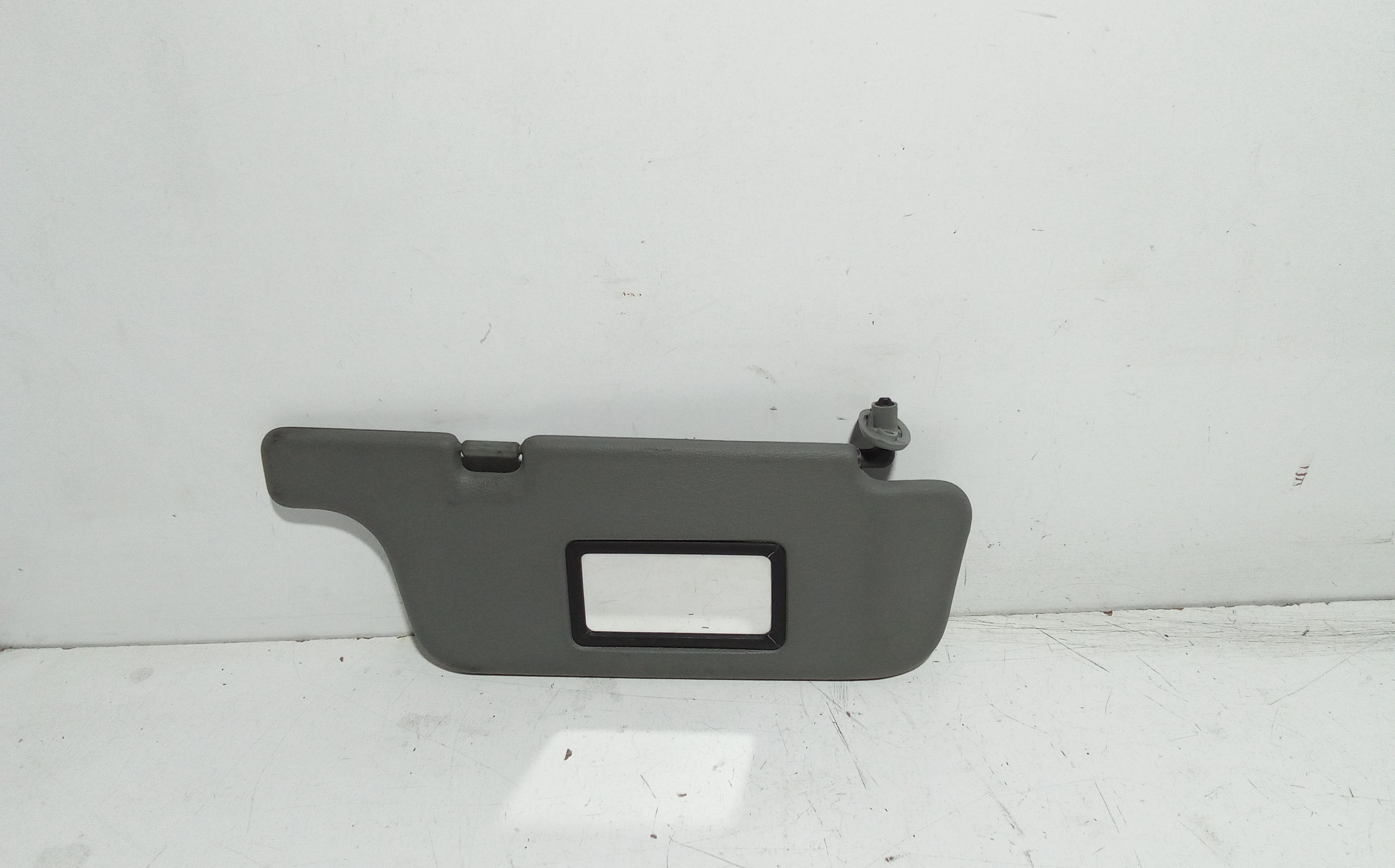 Aletta Parasole Parabrezza Destro 964001F570 Usato