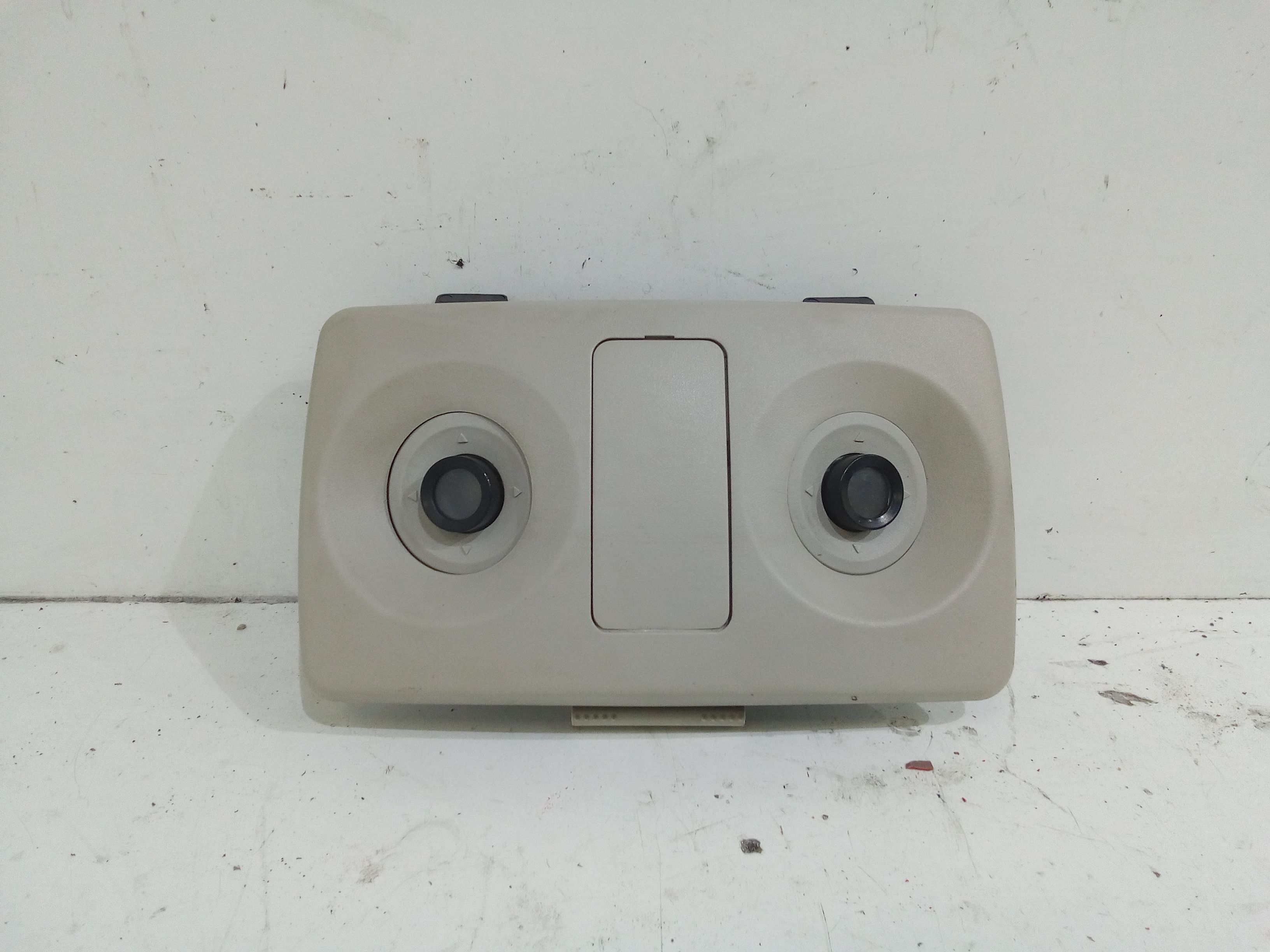 Luce Cortesia Centr. Tetto Usato