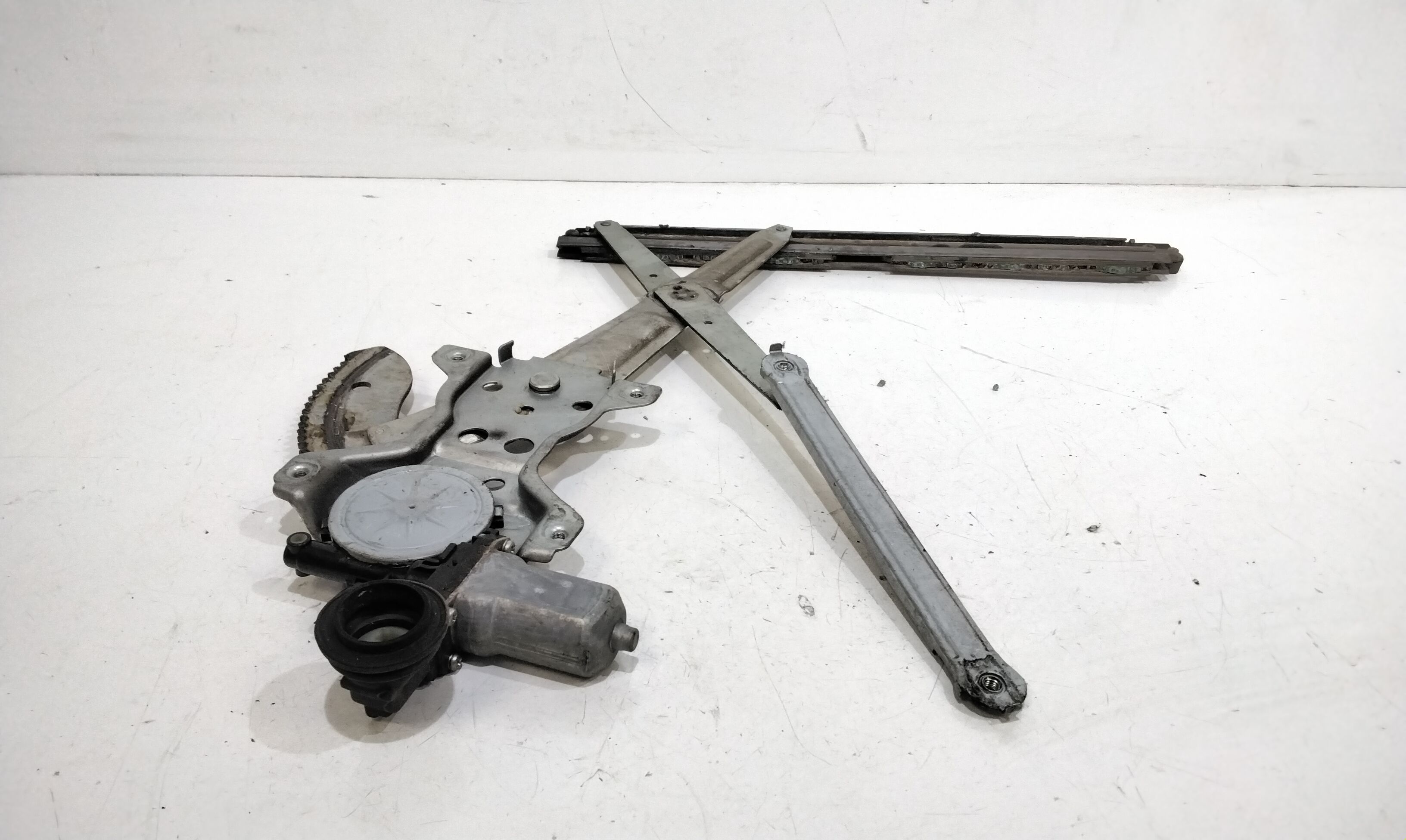 Alzacristallo Porta Ant. Sinistro 8344062J00000 Usato