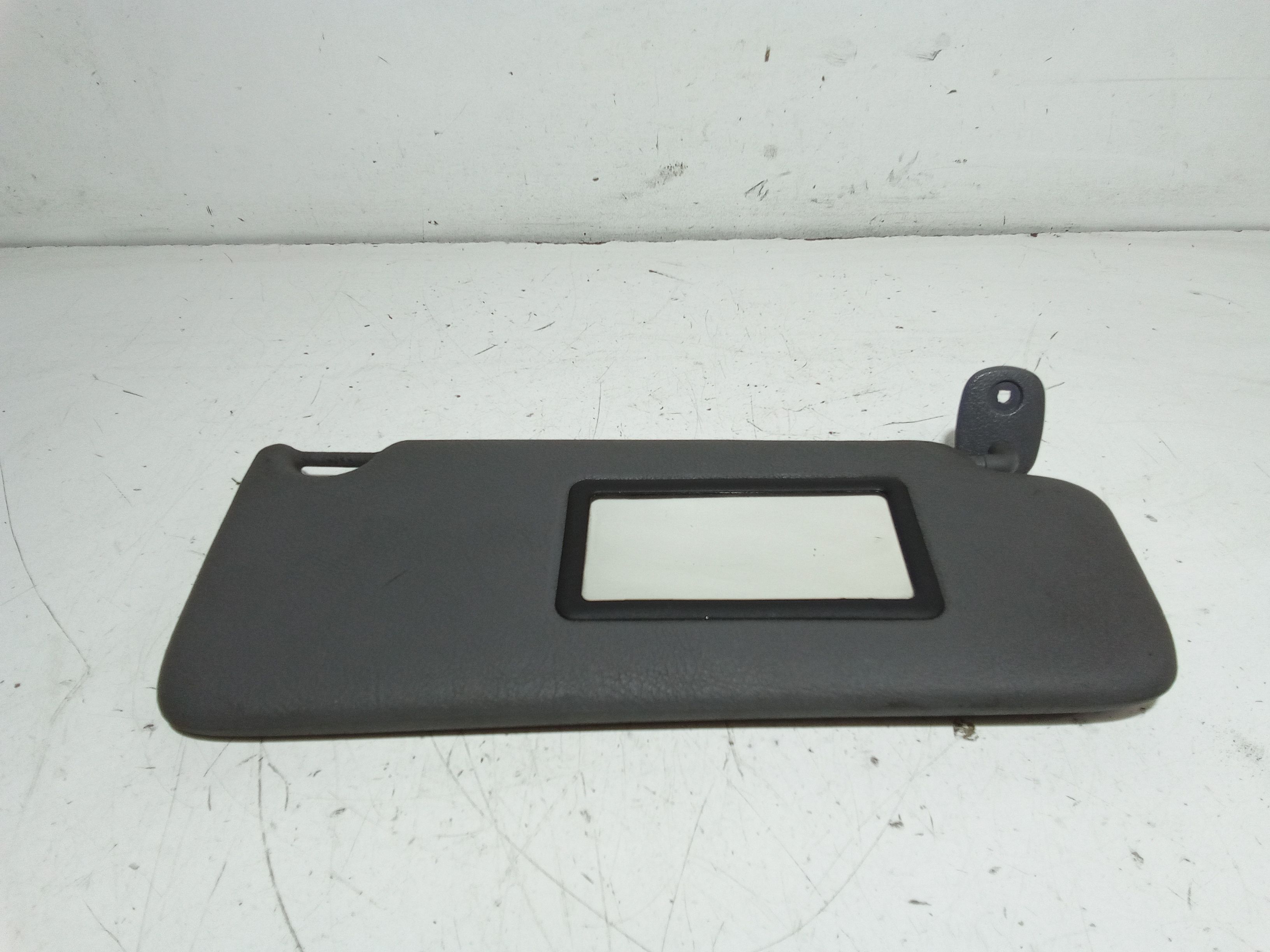 Aletta Parasole Parabrezza Destro 8200240038 Usato