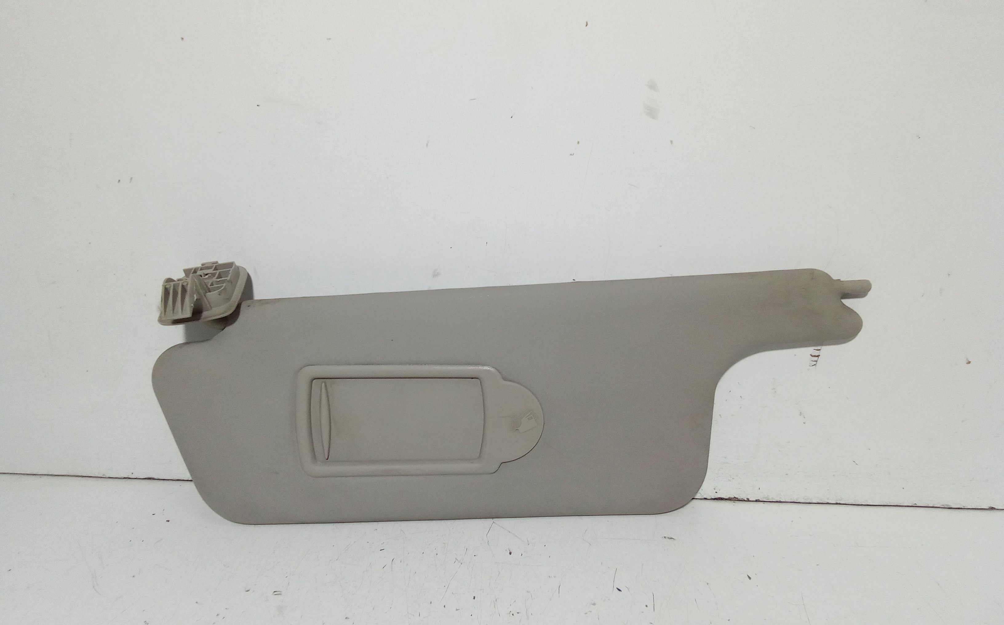 Aletta Parasole Parabrezza Sinistro 8200246824 Usato