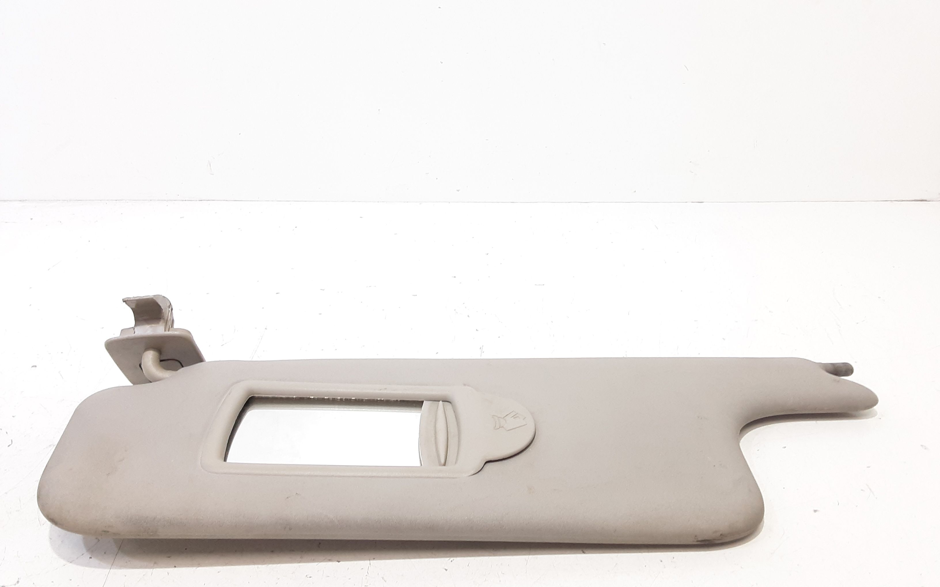 Aletta Parasole Parabrezza Sinistro 8200246824 Usato