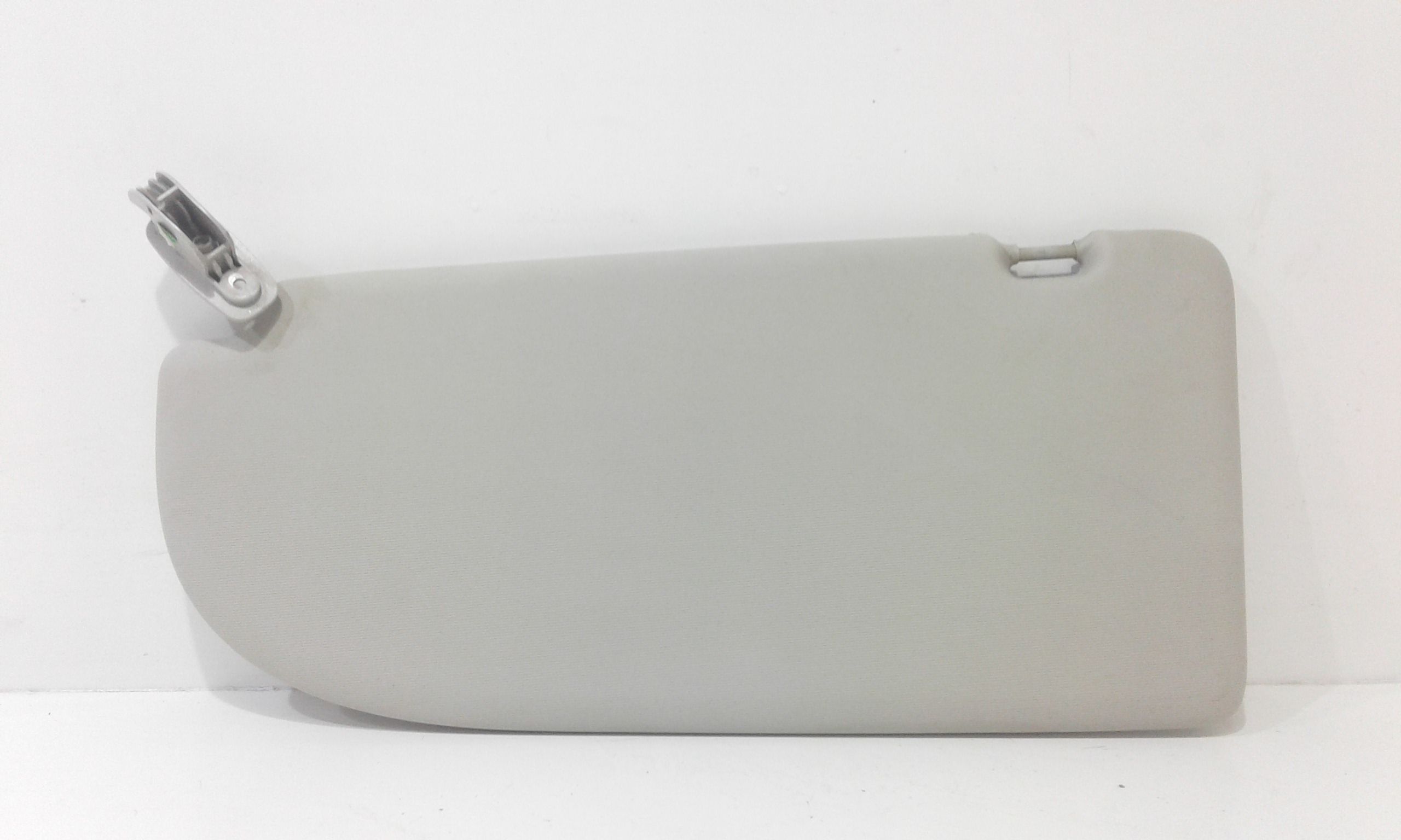 Aletta Parasole Parabrezza Destro 2K0857552C2F4 Usato