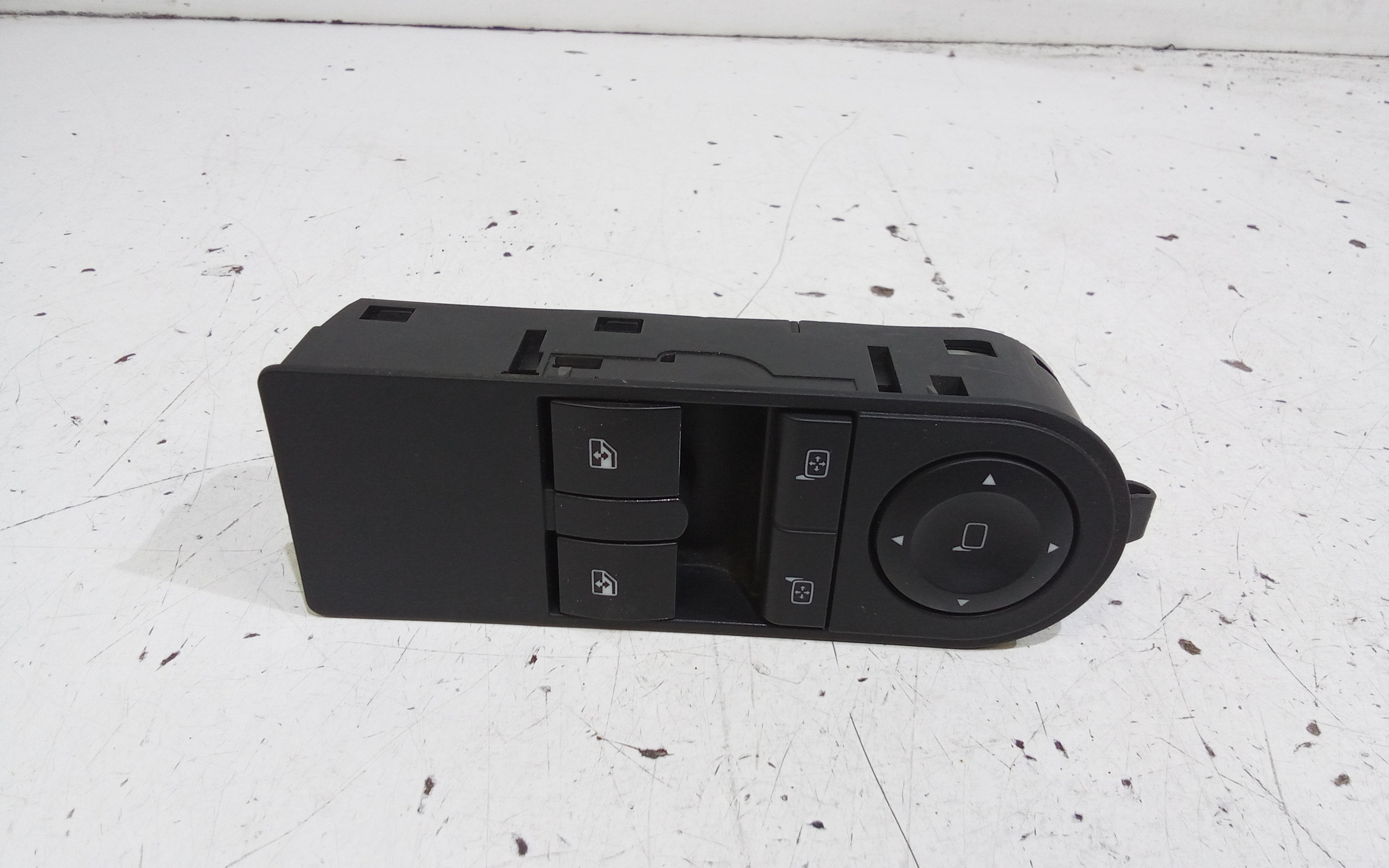 Interruttore Alzacristalli Porta Ant. Sinistro 13228876 Usato