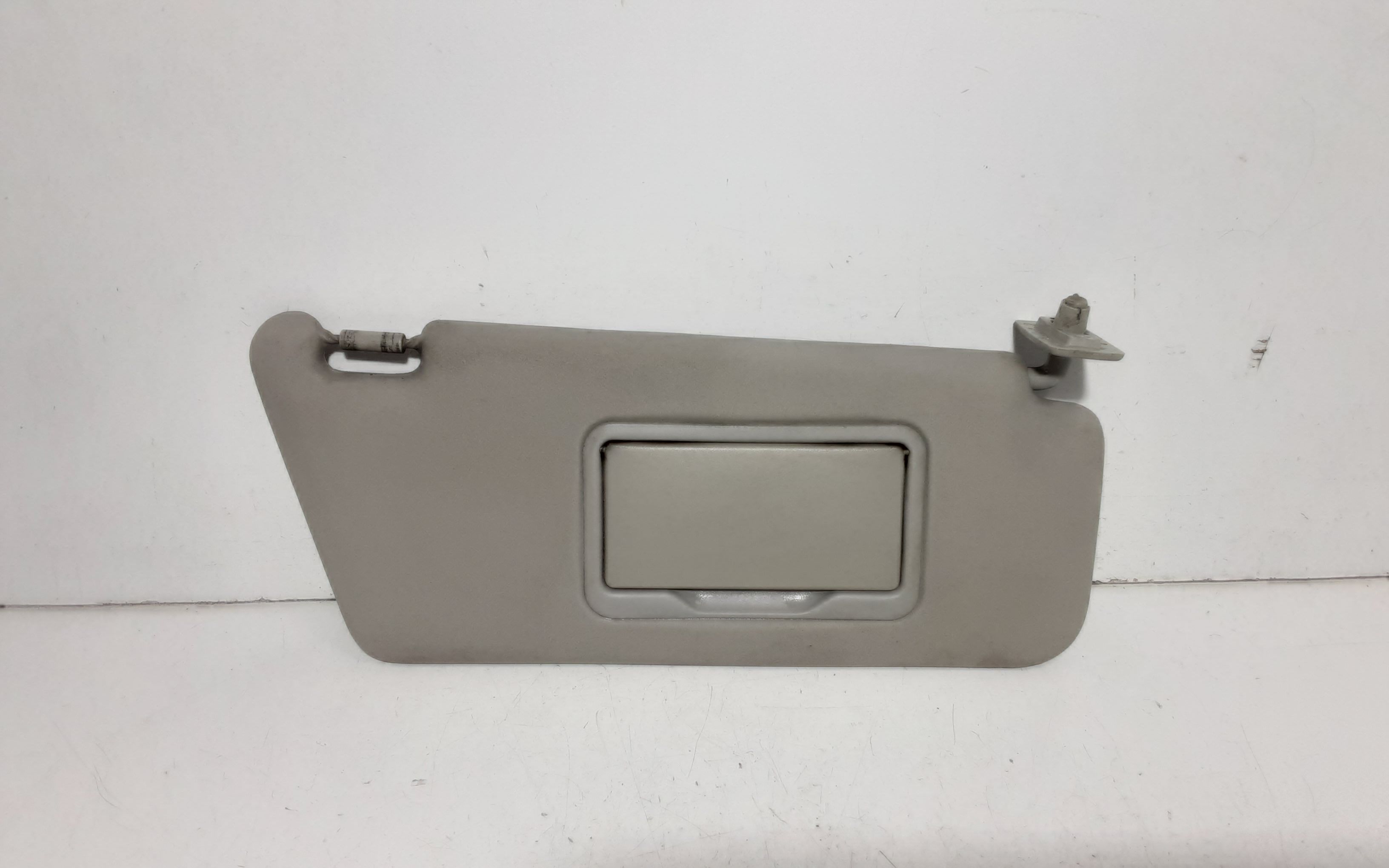 Aletta Parasole Parabrezza Destro A1688100410 Usato