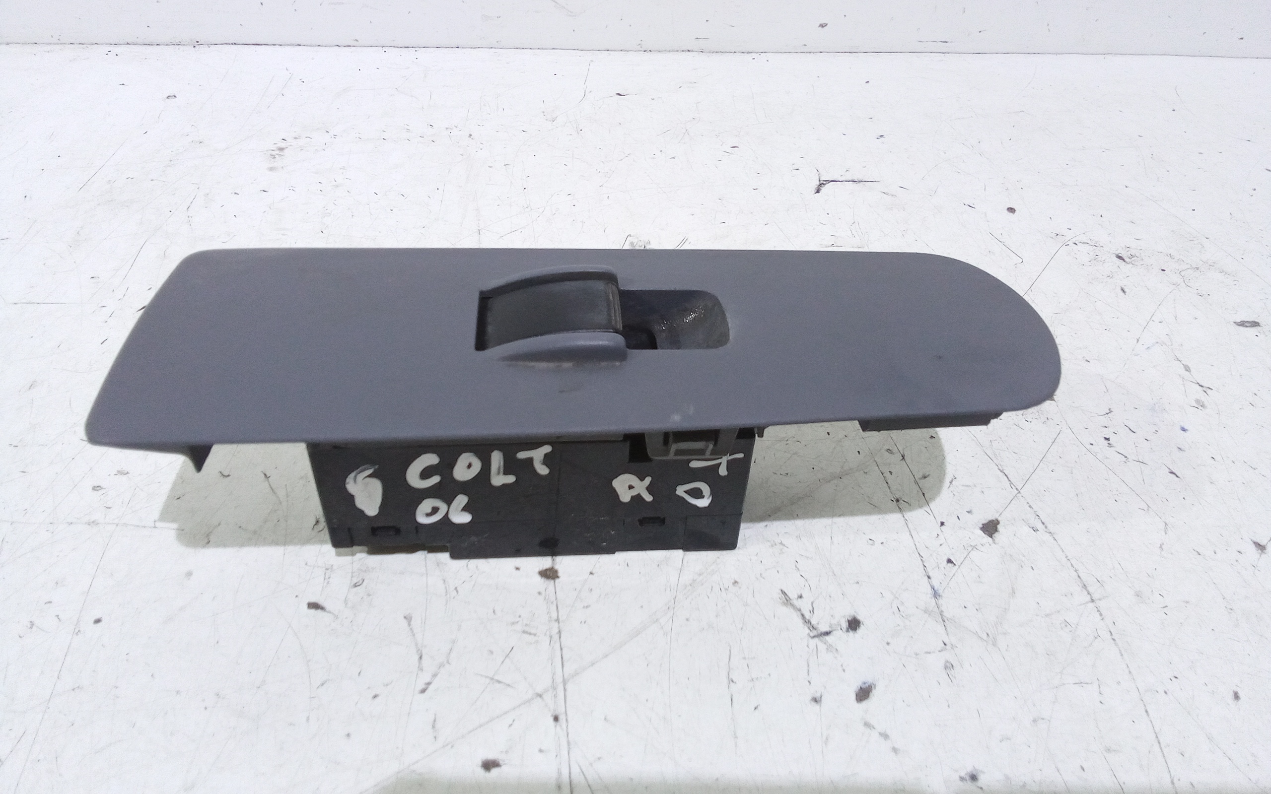 Interruttore Alzacristalli Porta Ant. Destro Usato