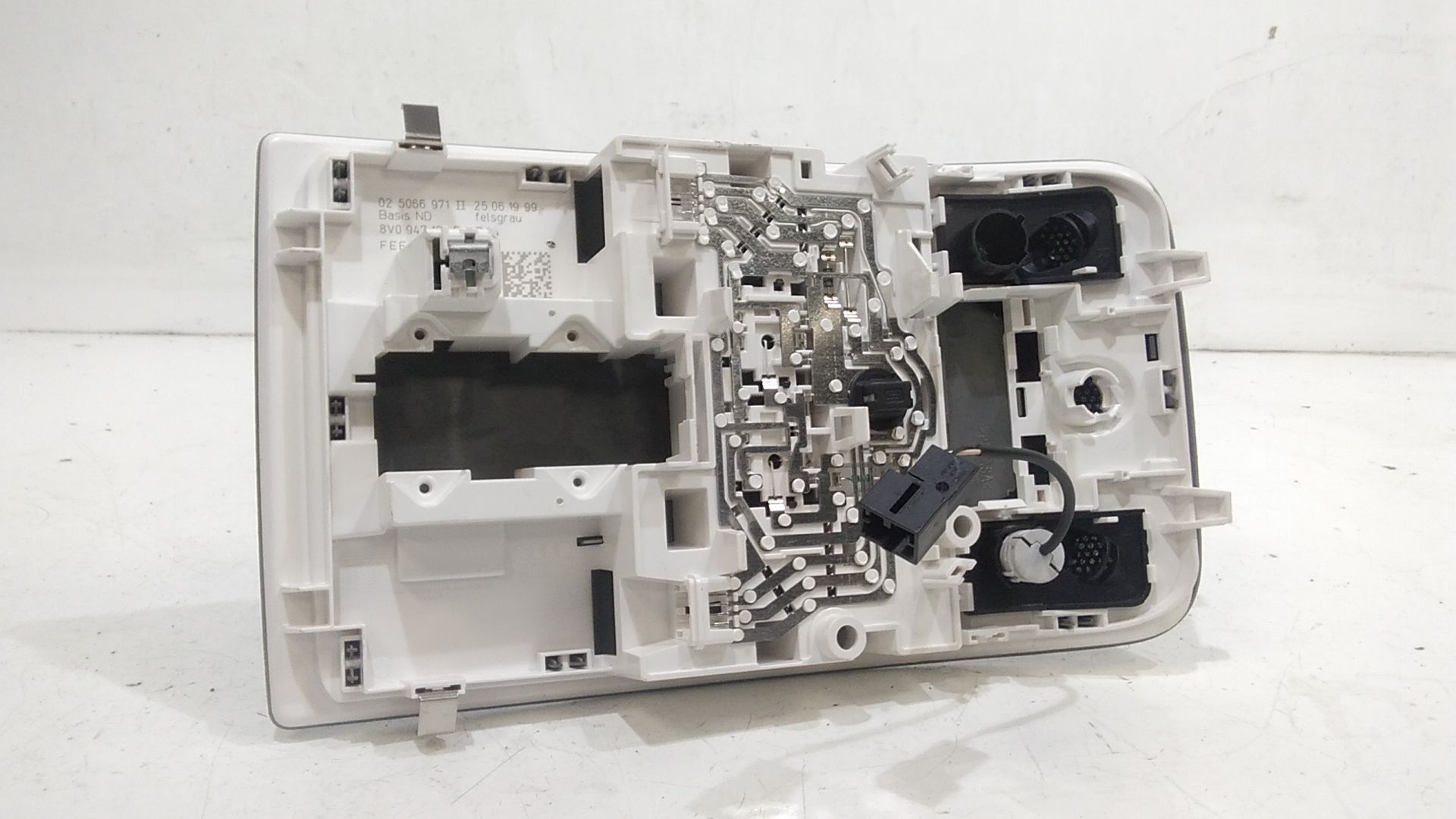 Luce Cortesia Ant. Tetto 8V0947135E6PS Usato