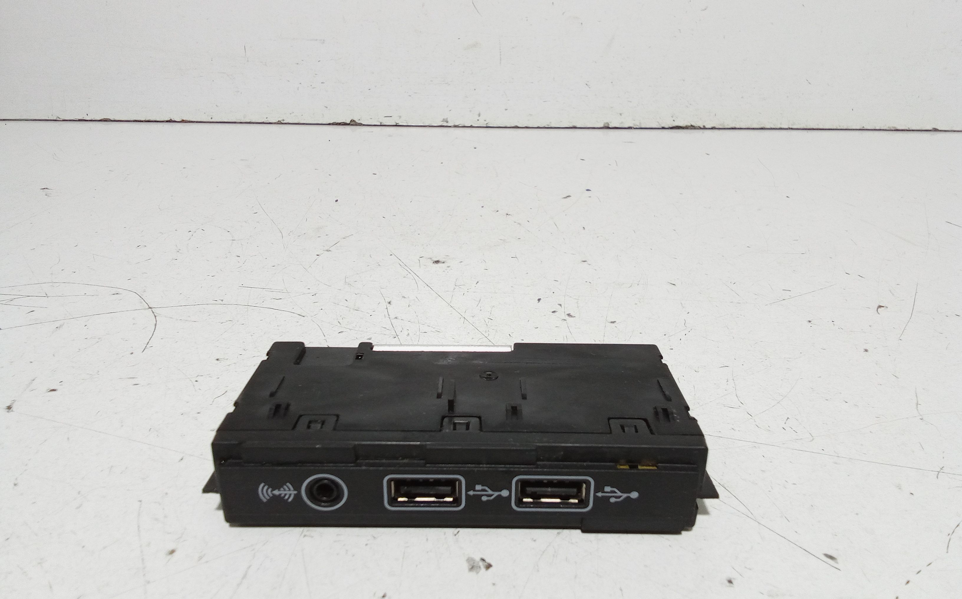 Console Porta Usb / Aux Usato