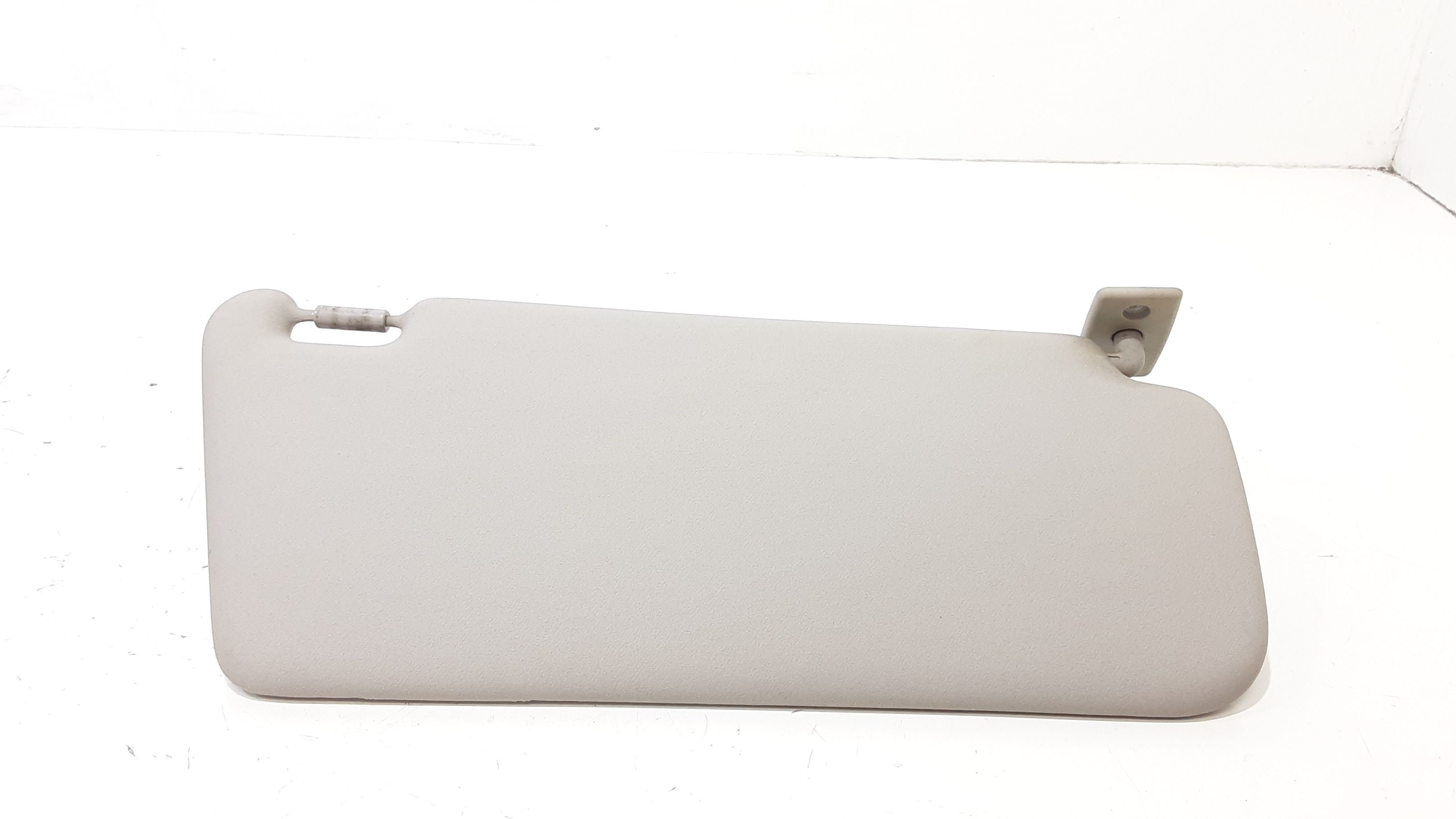 Aletta Parasole Parabrezza Sinistro A1688100110 Usato