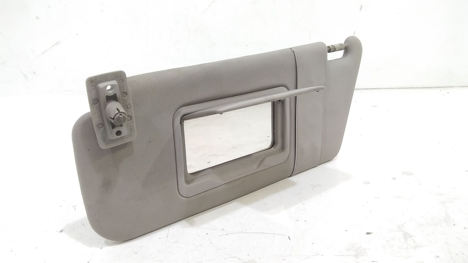 Aletta Parasole Parabrezza Sinistro A1688100110 Usato