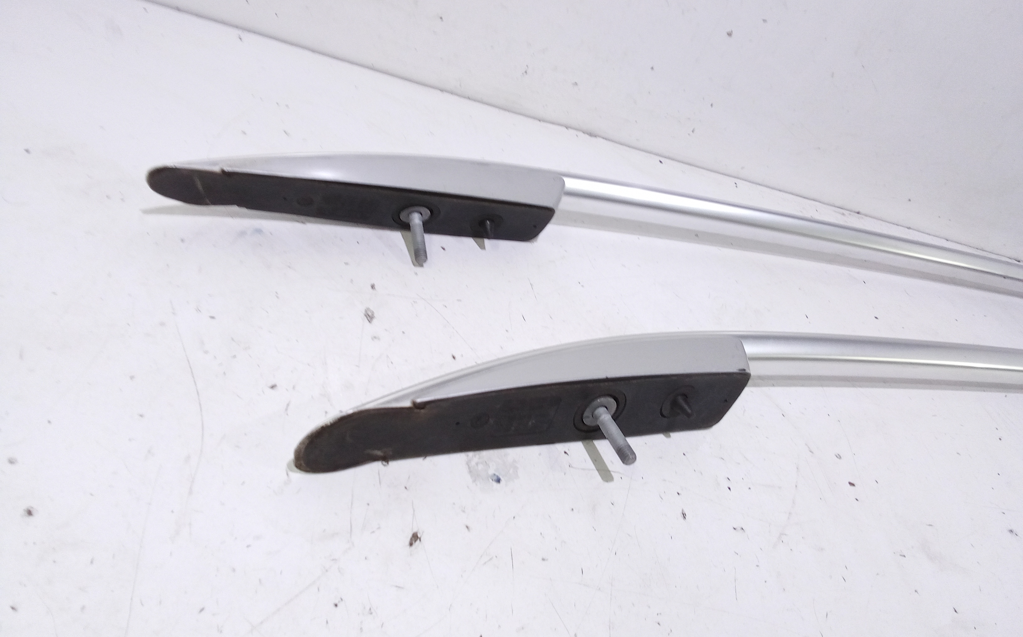 Barre Portatutto Per Mancorrente Tetto Destro + Barre Portatutto Per Mancorrente Tetto Sinistro Usato