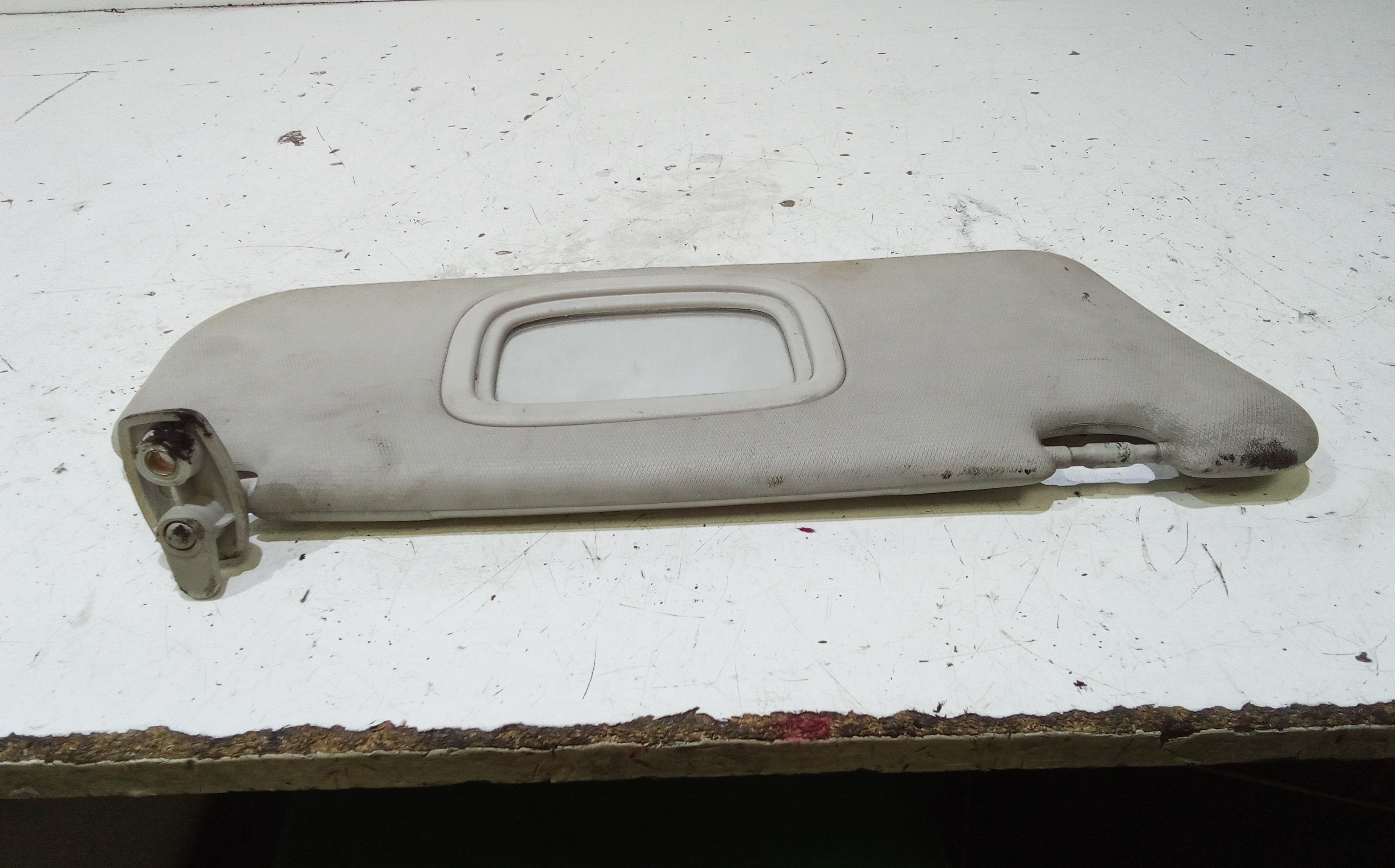 Aletta Parasole Parabrezza Destro 735420448 Usato