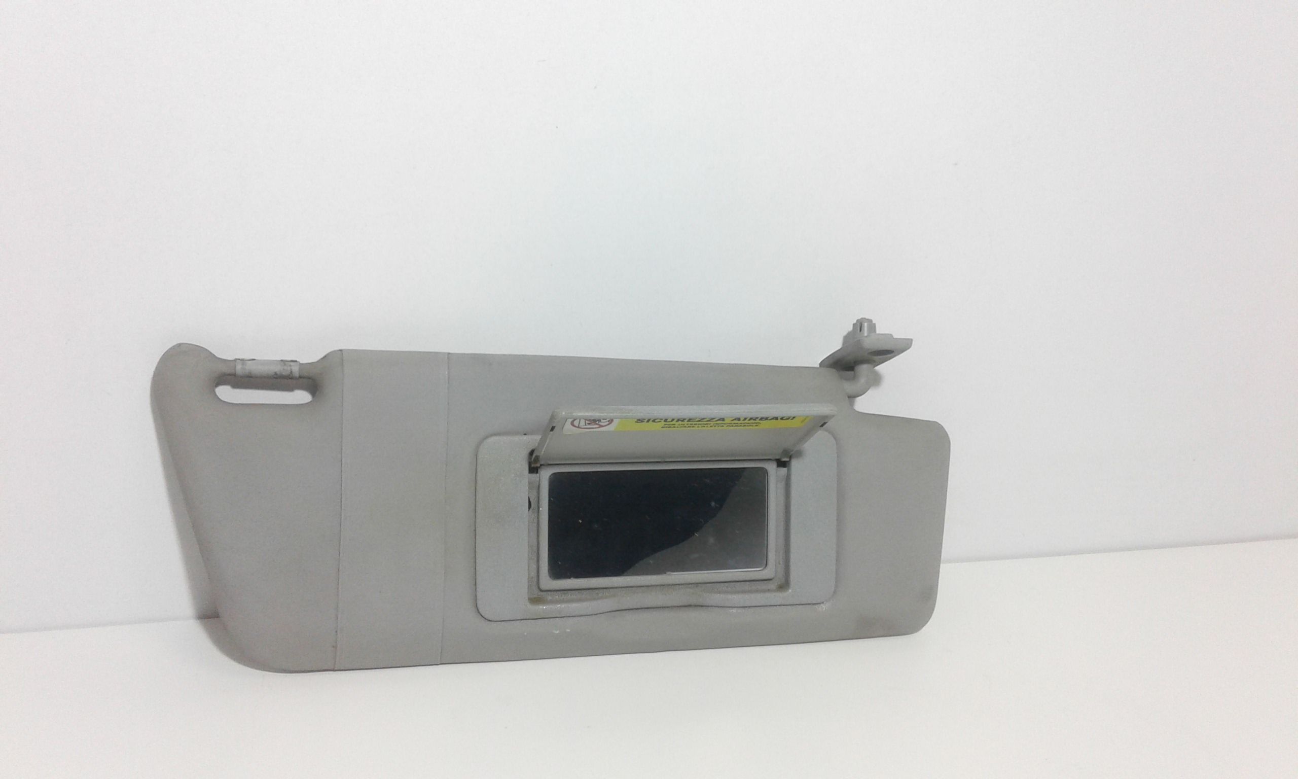 Aletta Parasole Parabrezza Destro A20381012107D52 Usato