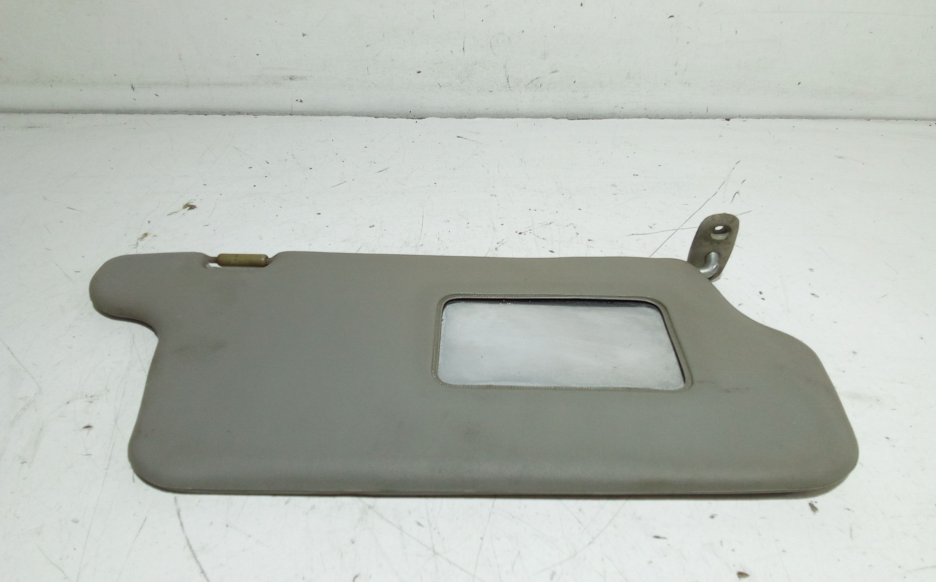 Aletta Parasole Parabrezza Destro 8520202500OB Usato