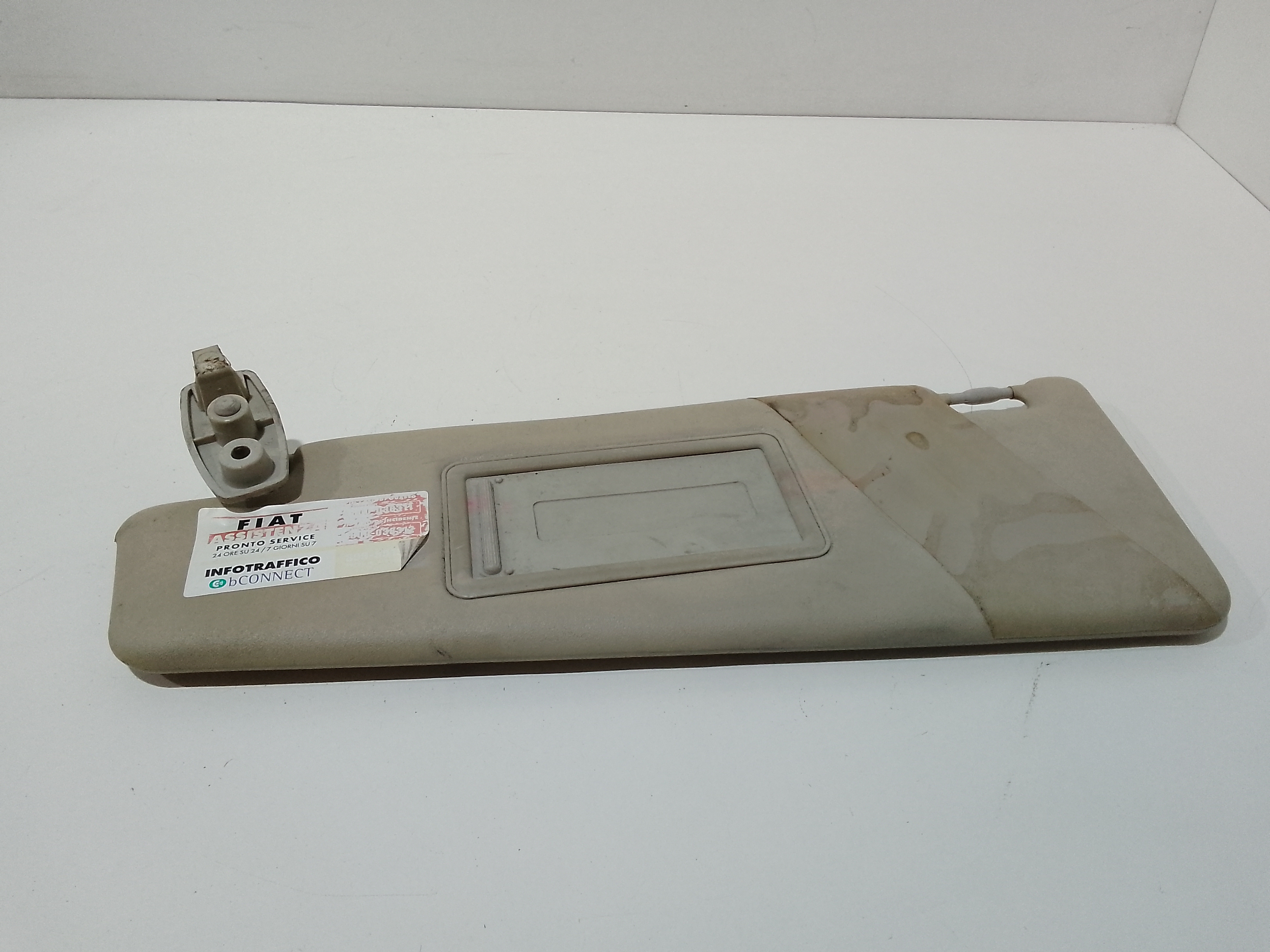 Aletta Parasole Parabrezza Sinistro 735361679 Usato