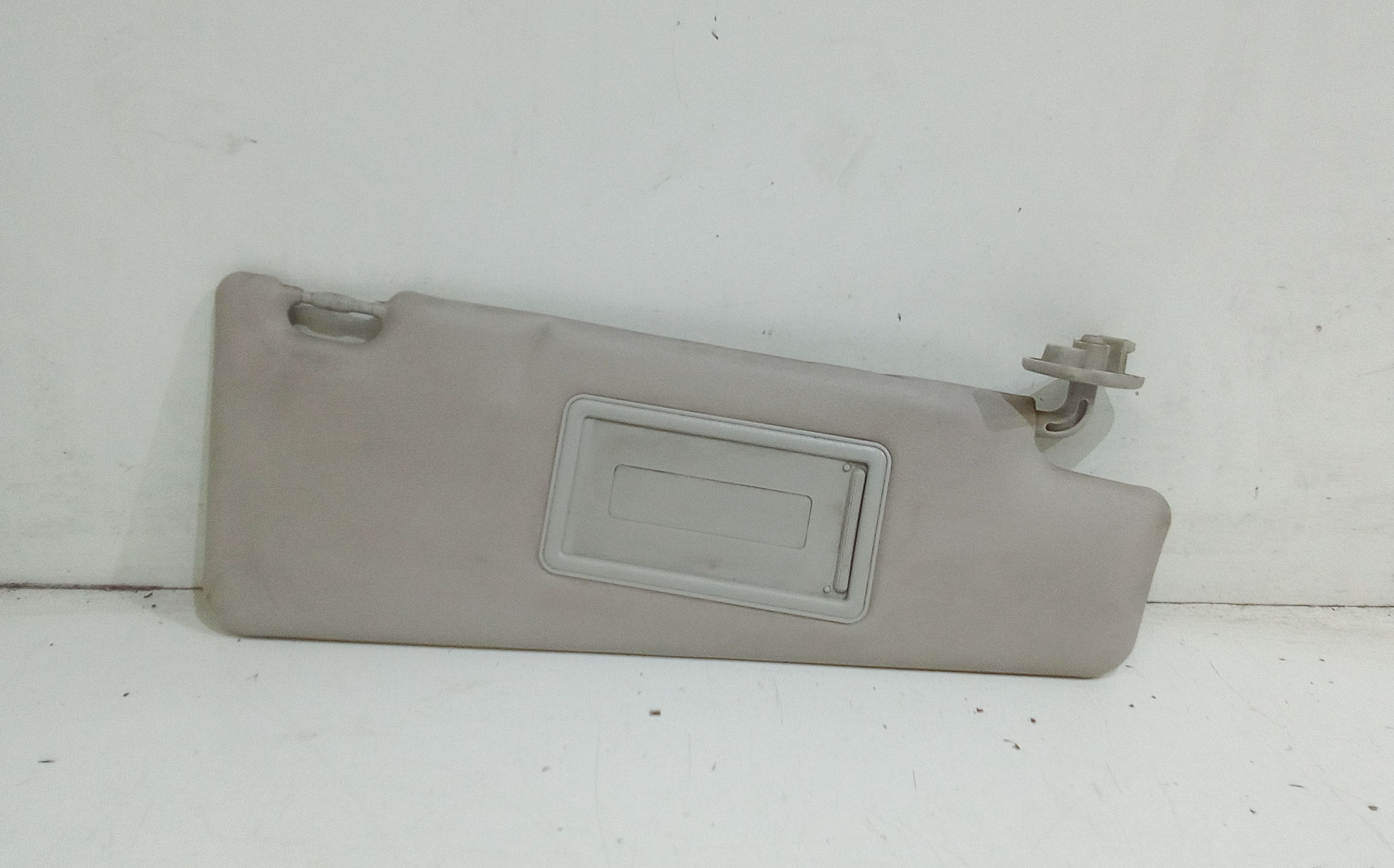 Aletta Parasole Parabrezza Destro 735361684 Usato