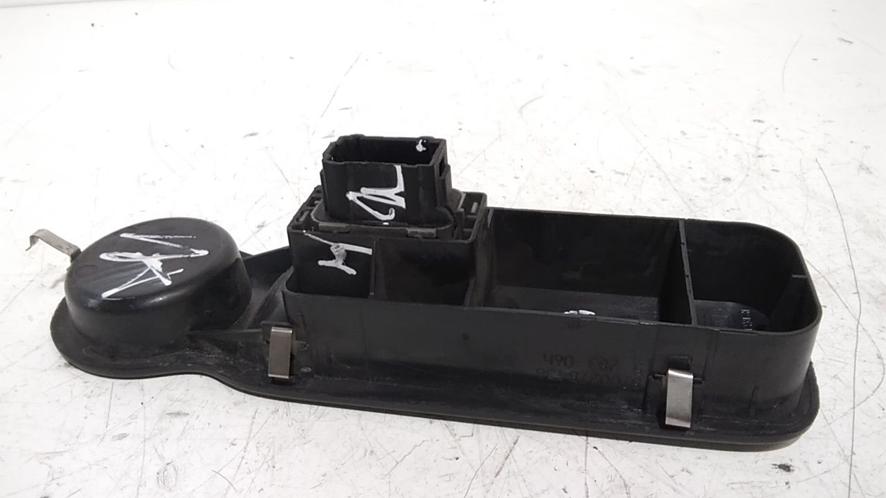 Interruttore Alzacristalli Porta Ant. Destro 8200214936 Usato