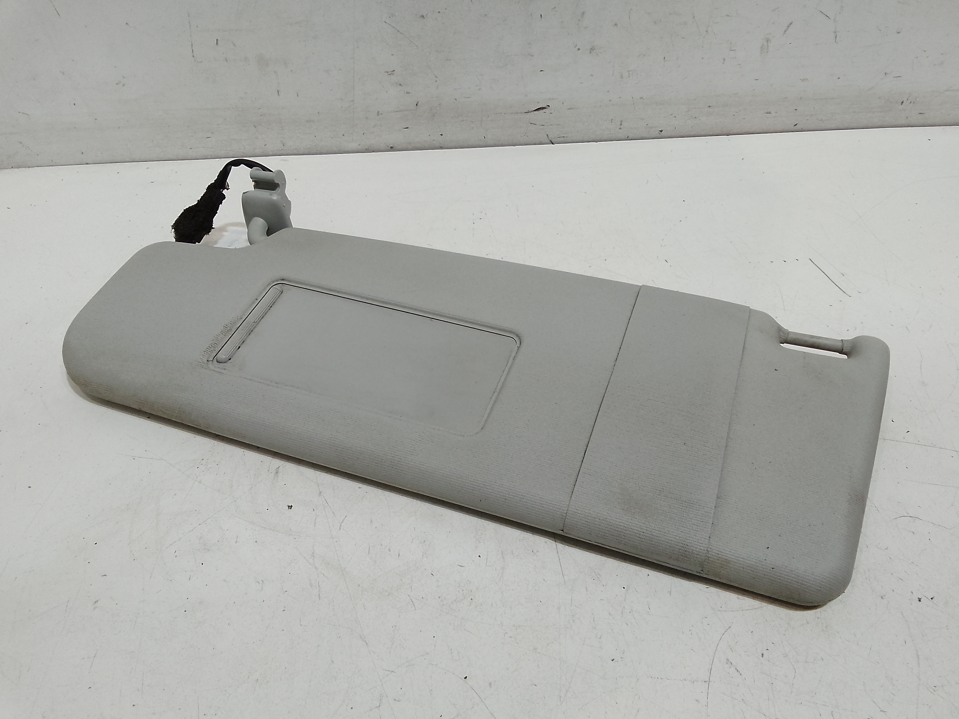 Aletta Parasole Parabrezza Sinistro 6R0857551K2F4 Usato