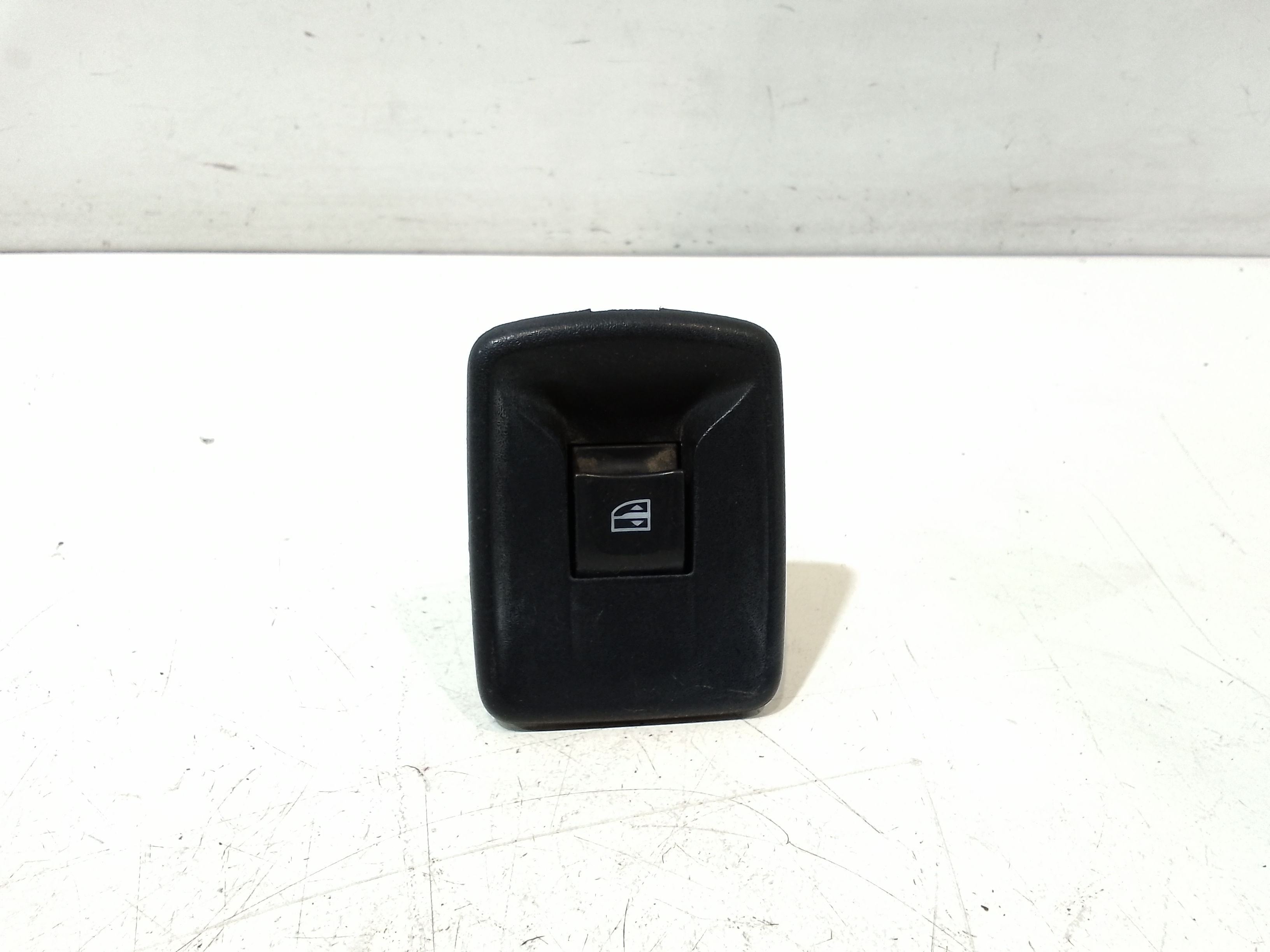 Interruttore Alzacristalli Porta Ant. Destro 254118722R Usato