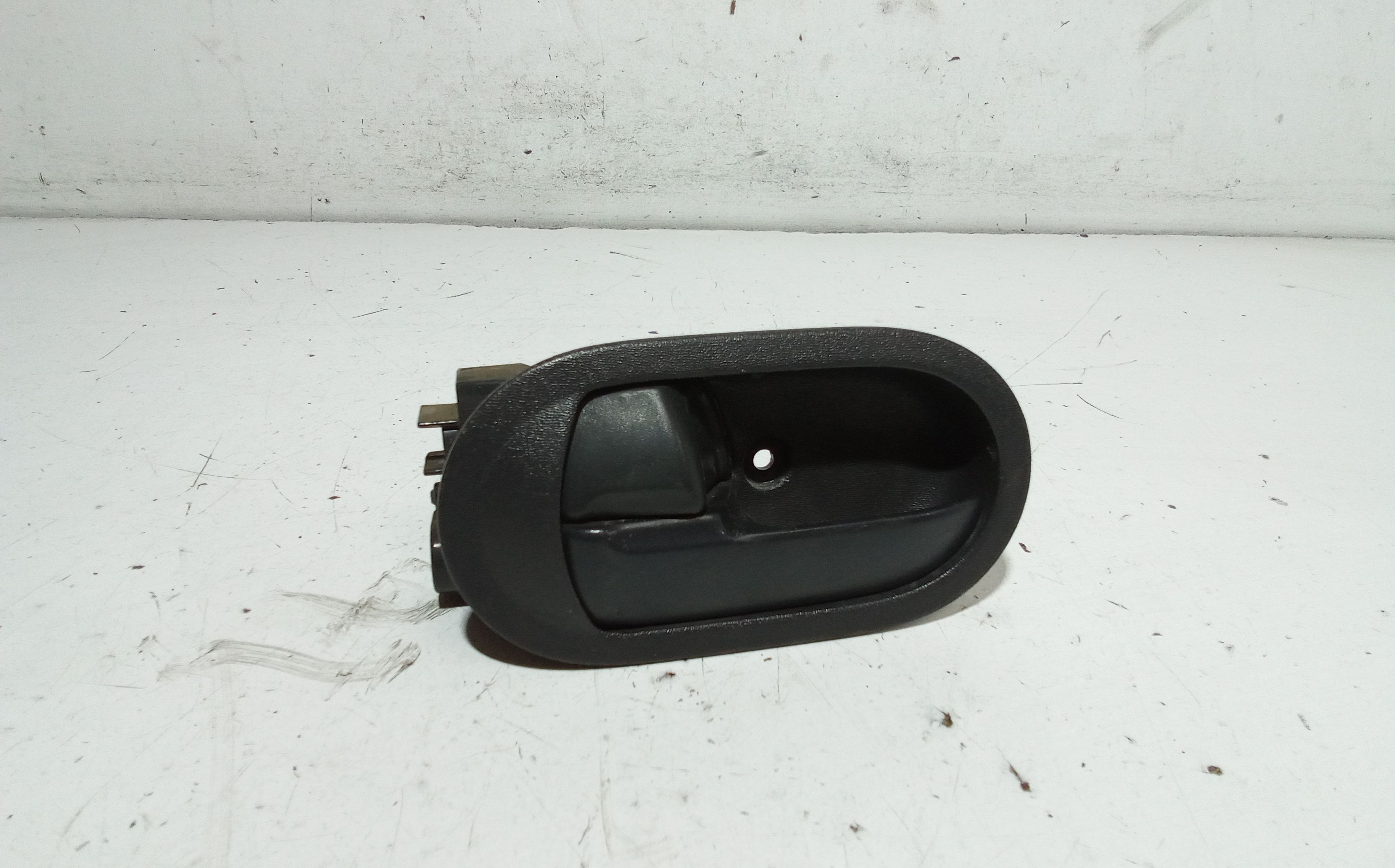 Maniglia Int. Apertura Porta Ant. Sinistro 5716A303XA Usato