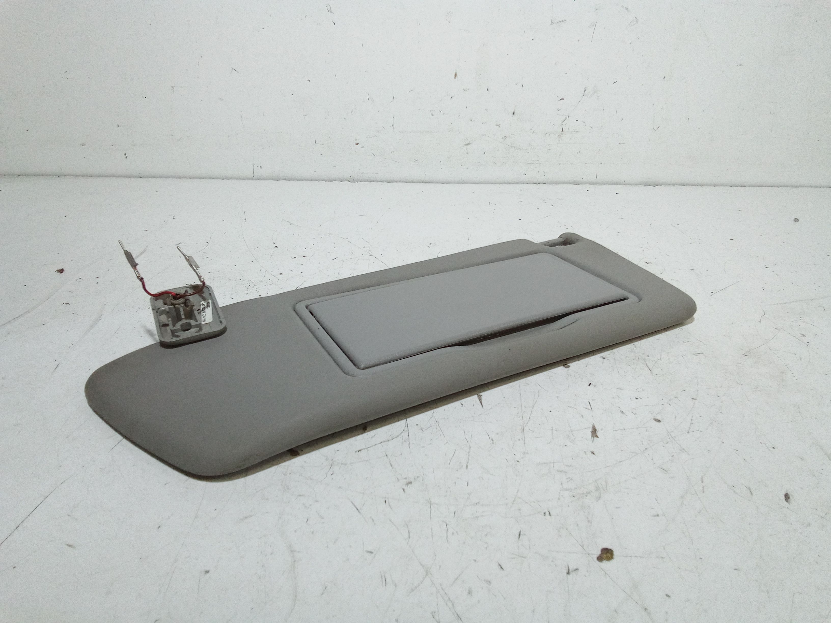 Aletta Parasole Parabrezza Sinistro 13234248 Usato