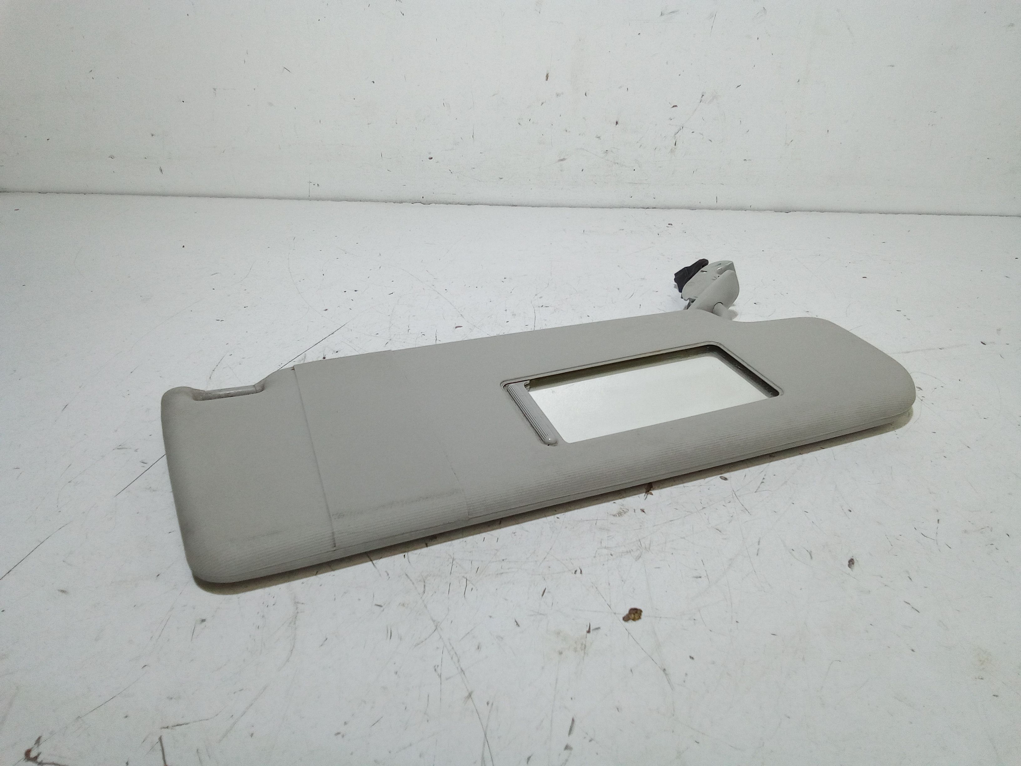 Aletta Parasole Parabrezza Destro 3B0857552AK2F4 Usato