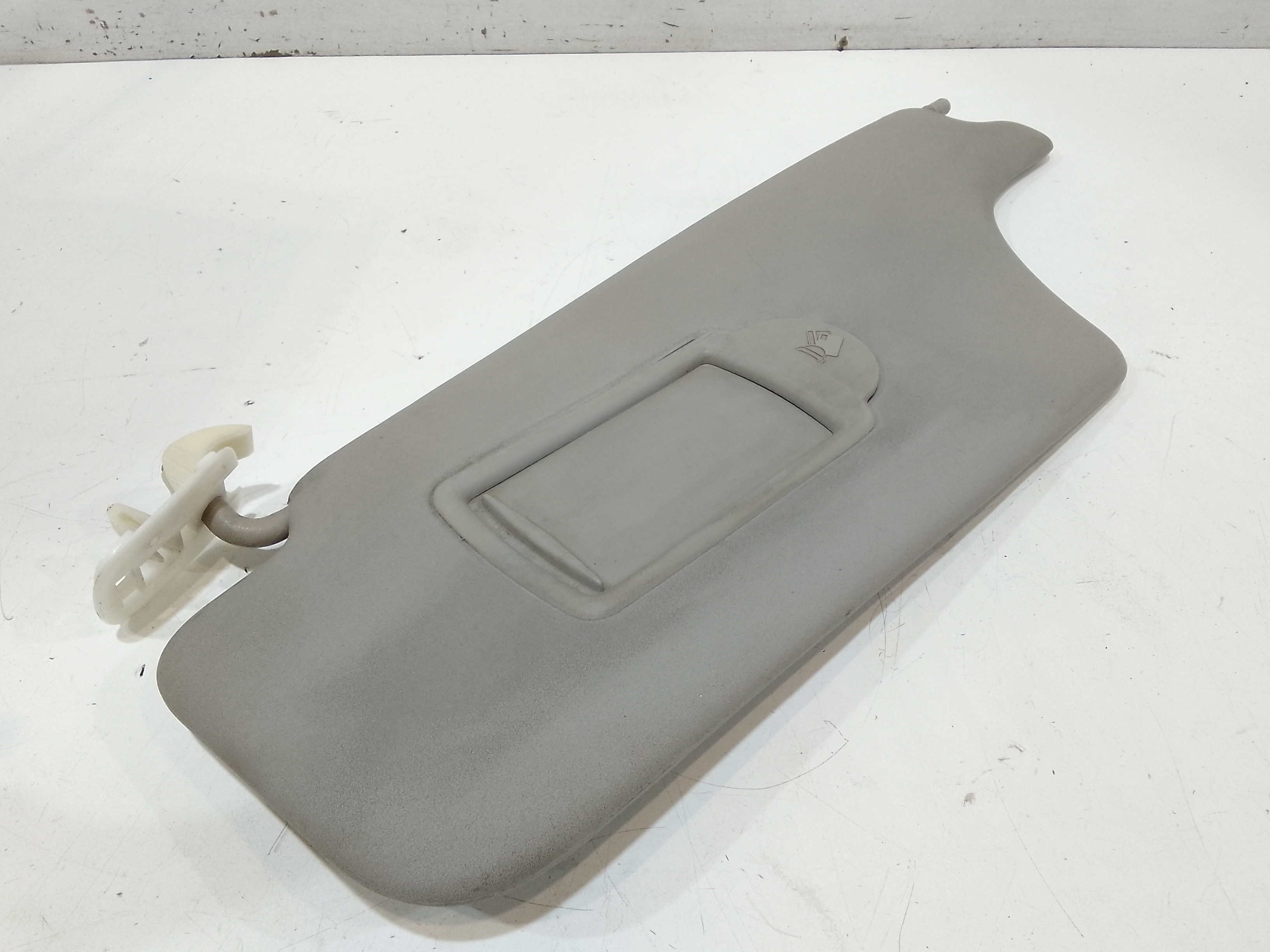 Aletta Parasole Parabrezza Sinistro 8200329035 Usato