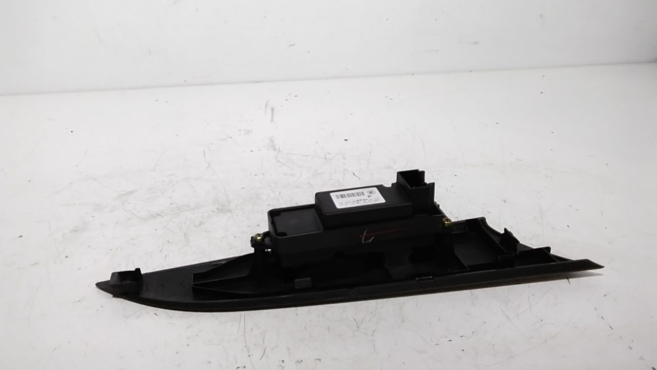 Interruttore Alzacristalli Porta Ant. Destro BP4K66370 Usato