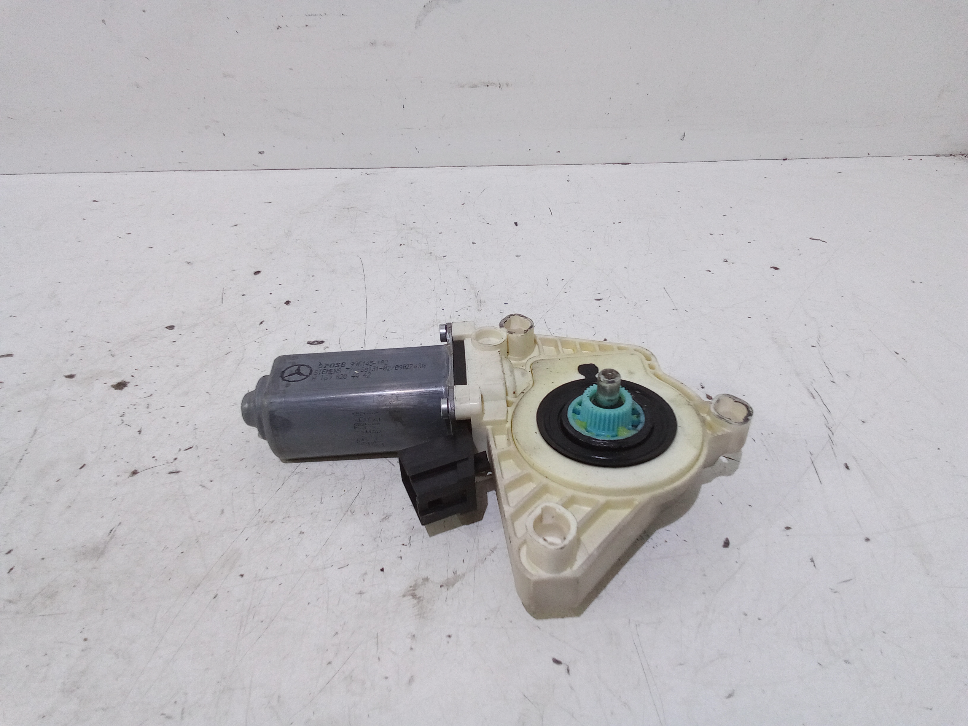 Motorino Alzacristallo Porta Ant. Destro A1698201642 Usato