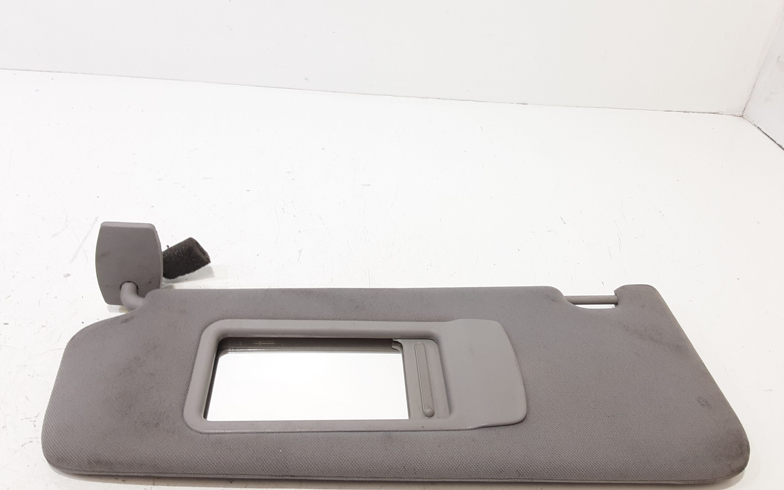 Aletta Parasole Parabrezza Sinistro 51167248855 Usato