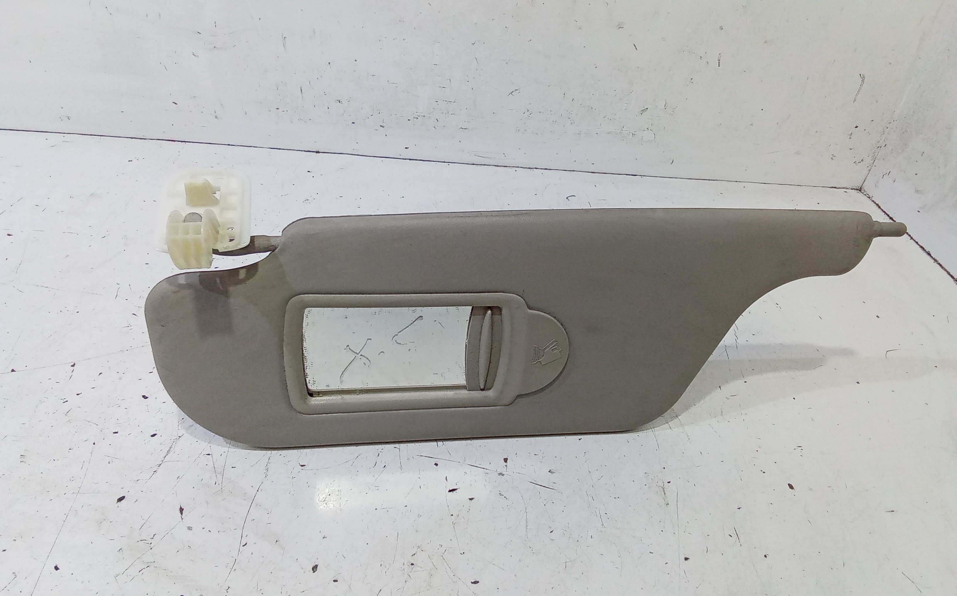 Aletta Parasole Parabrezza Sinistro 8200294234 Usato