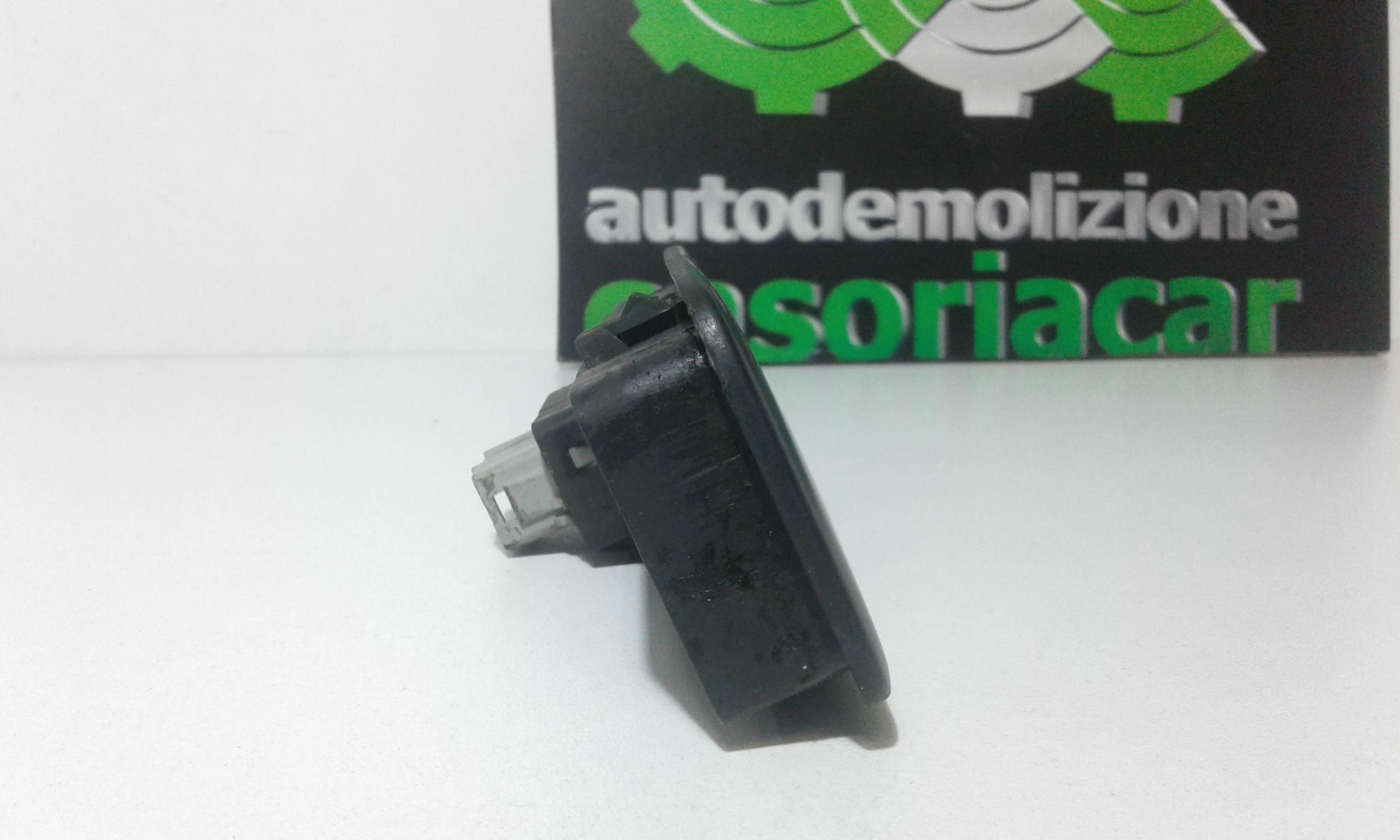 Interruttore Alzacristalli Porta Ant. Destro 8200220511 Usato