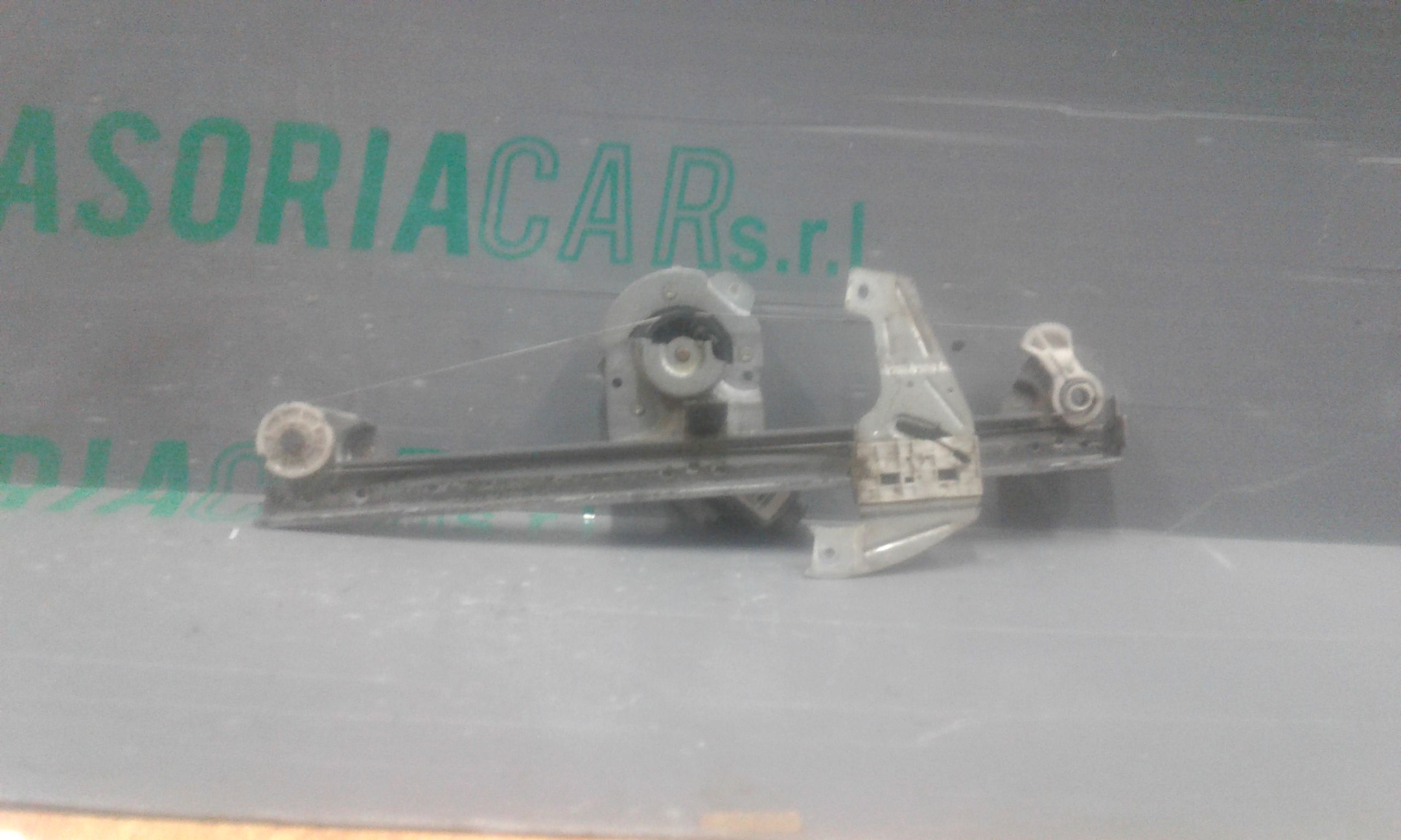 Alzacristallo Porta Ant. Destro 698100H010 Usato