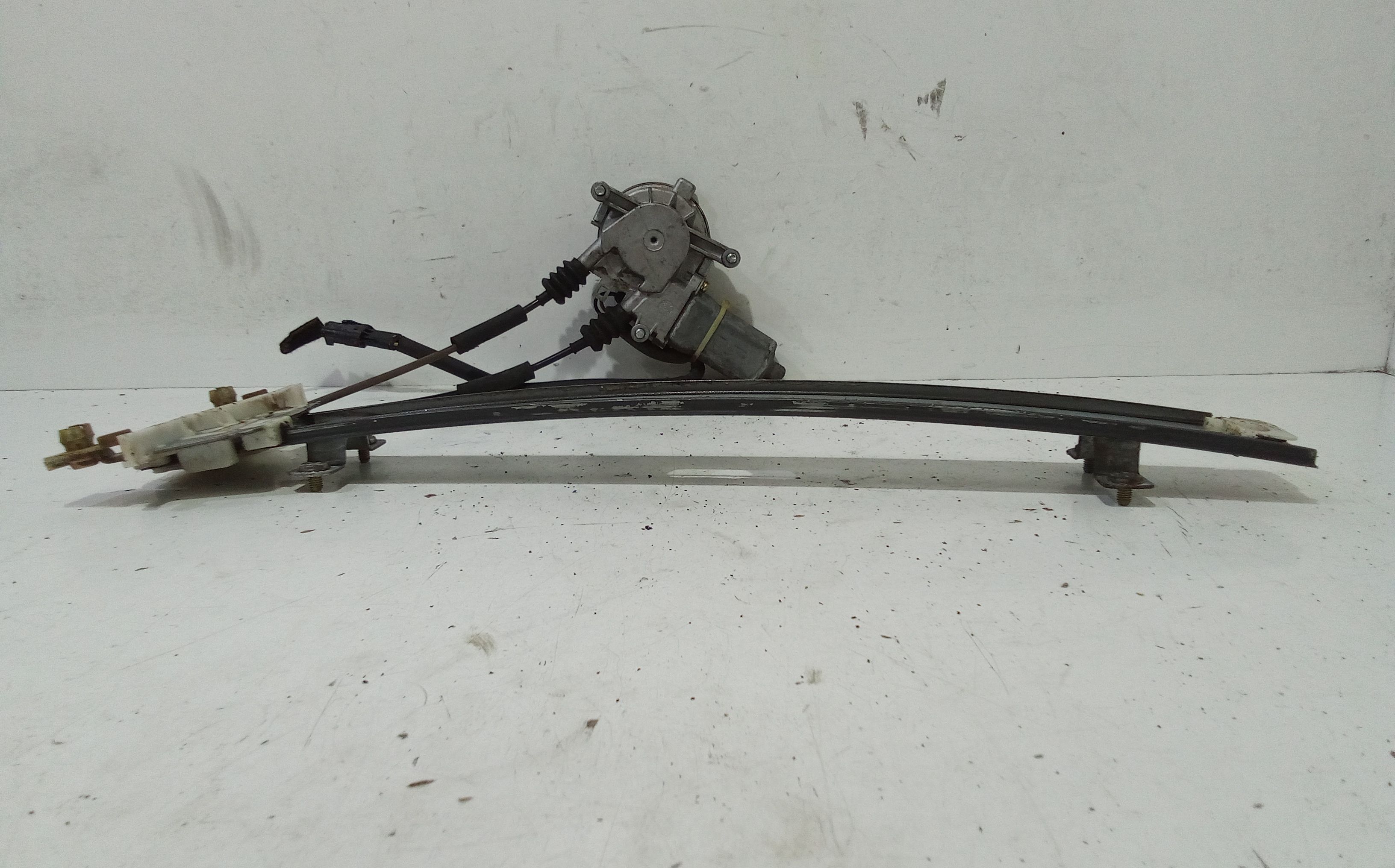 Alzacristallo Porta Ant. Destro 824021G000 Usato