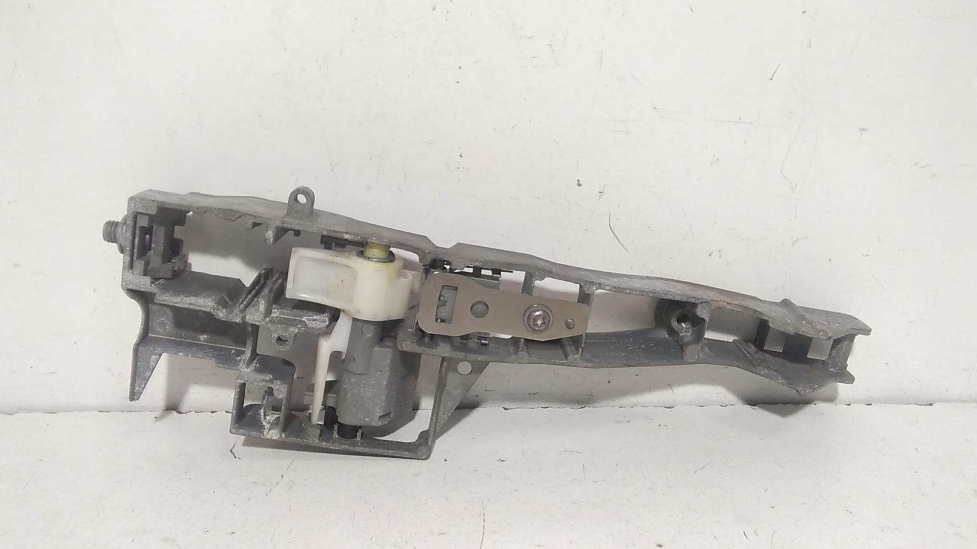 Supporto Maniglia Est. Porta Ant. Sinistro 9109A7 Usato