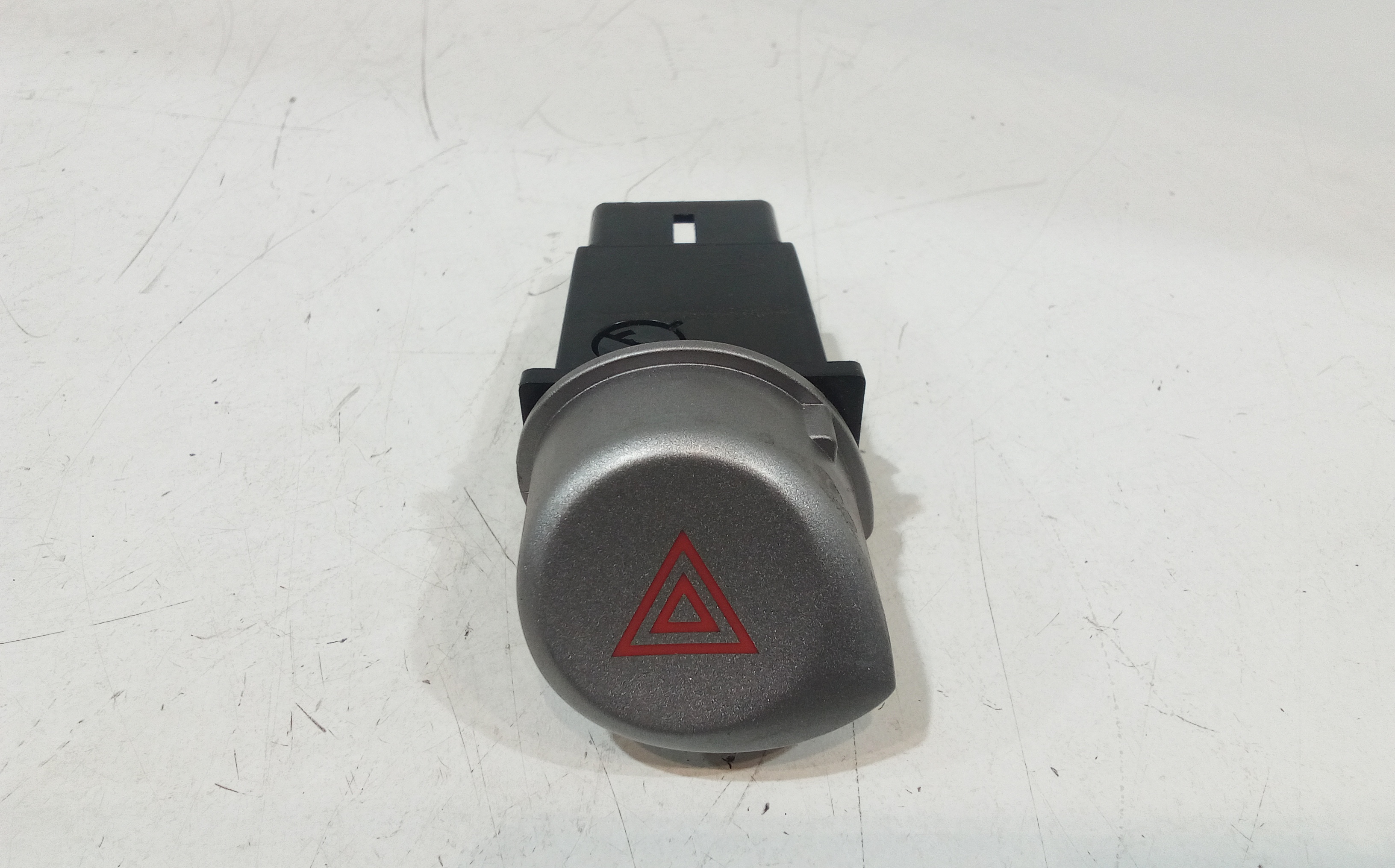 Interruttore Luci Emergenza 937901J000UX Usato