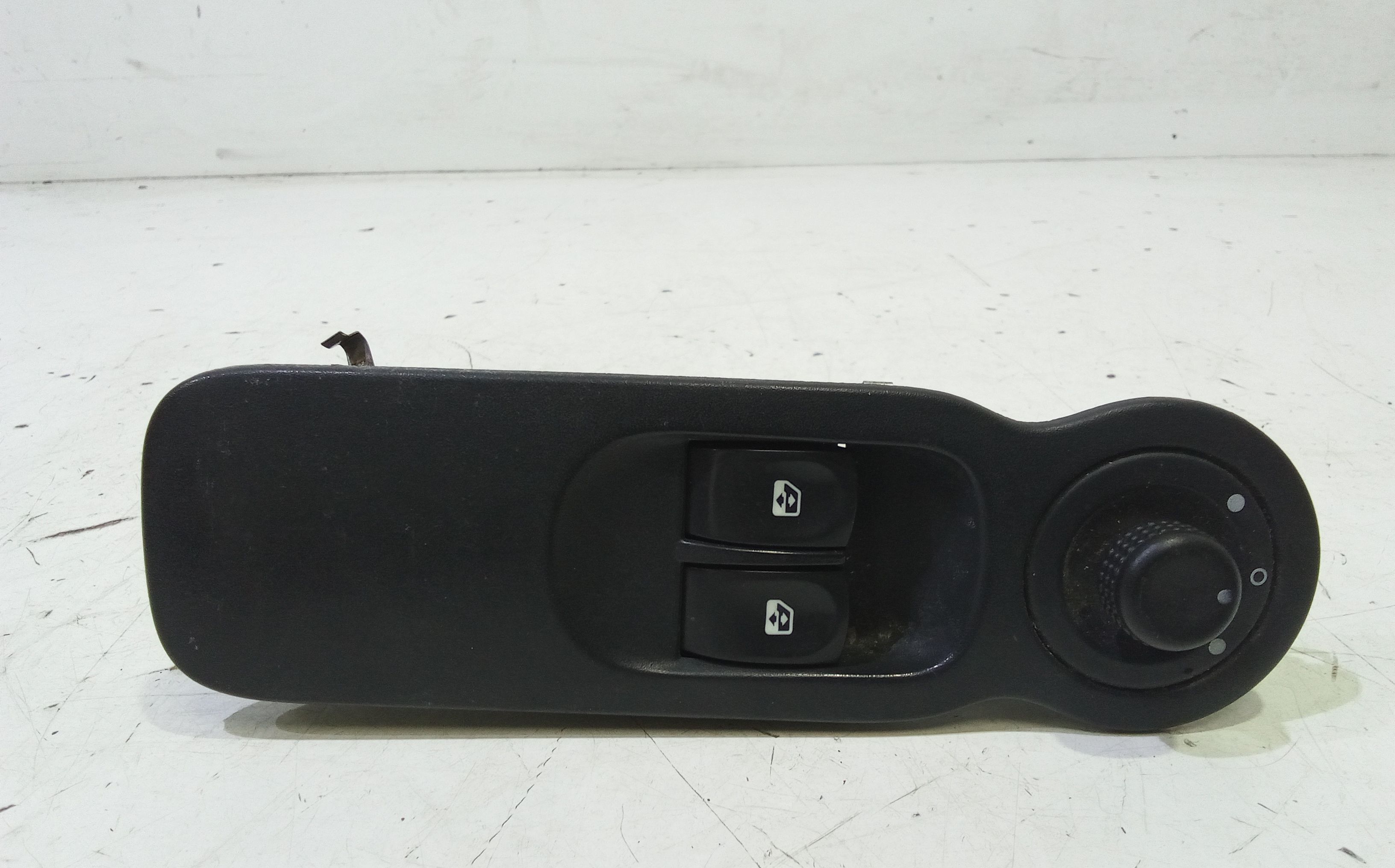 Interruttore Alzacristalli Porta Ant. Sinistro 8200214939 Usato