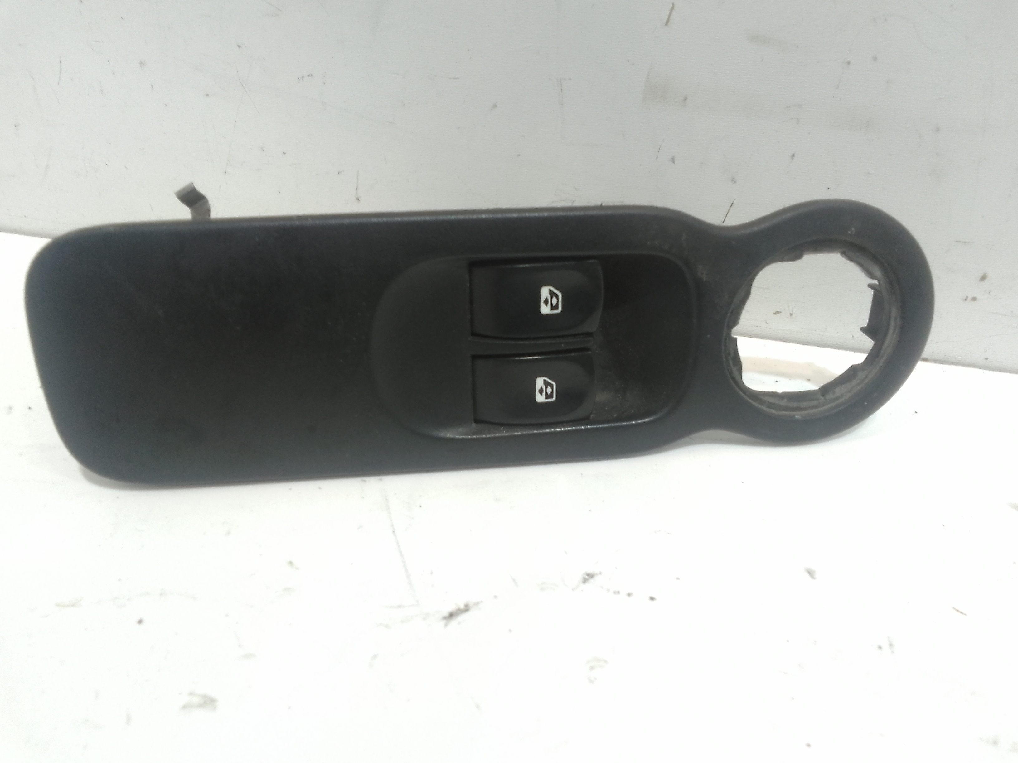 Interruttore Alzacristalli Porta Ant. Sinistro 8200214939 Usato