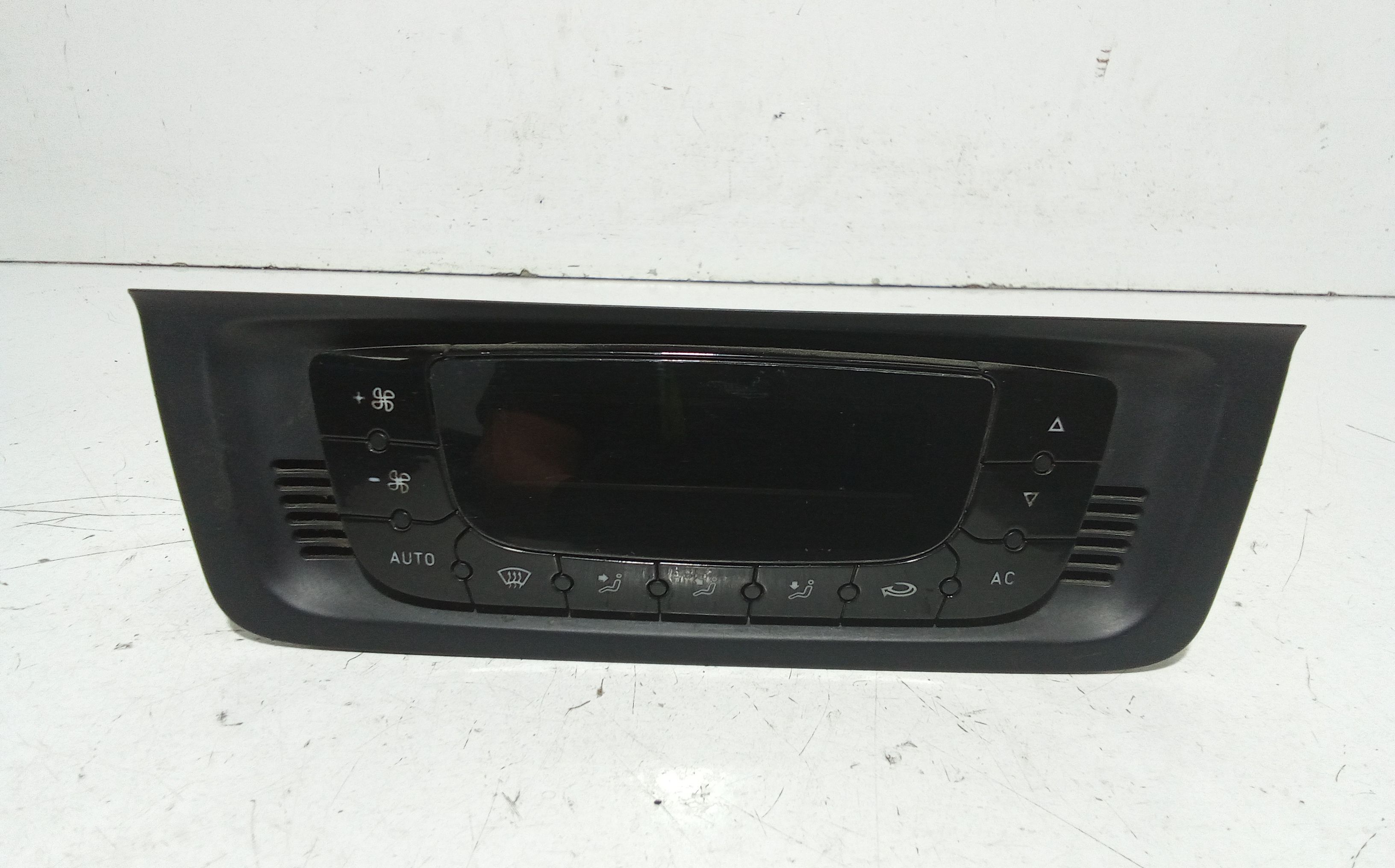 Blocco Comando Climatizzazione 6J0819045ANEE Usato