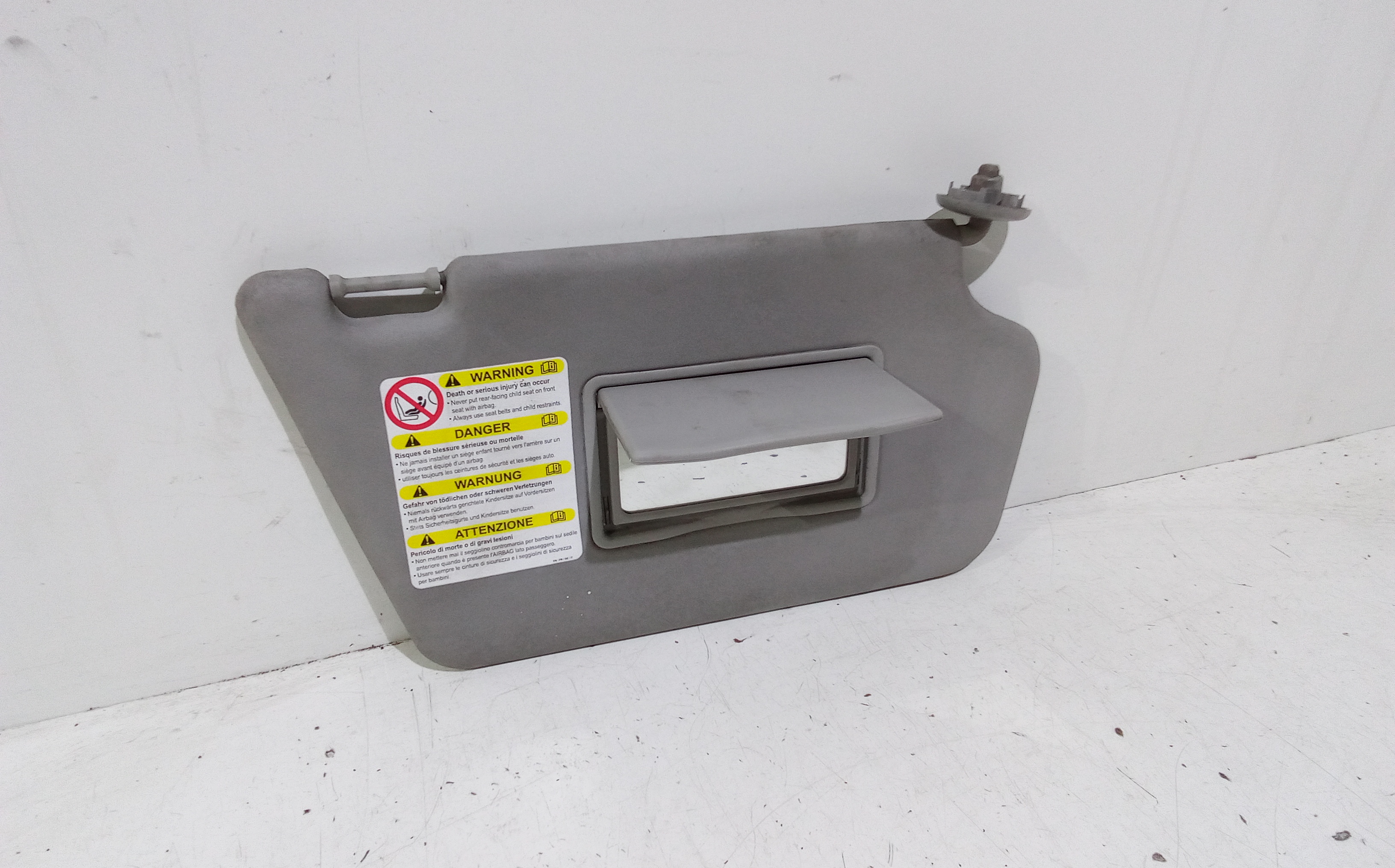 Aletta Parasole Parabrezza Destro DD106927094 Usato