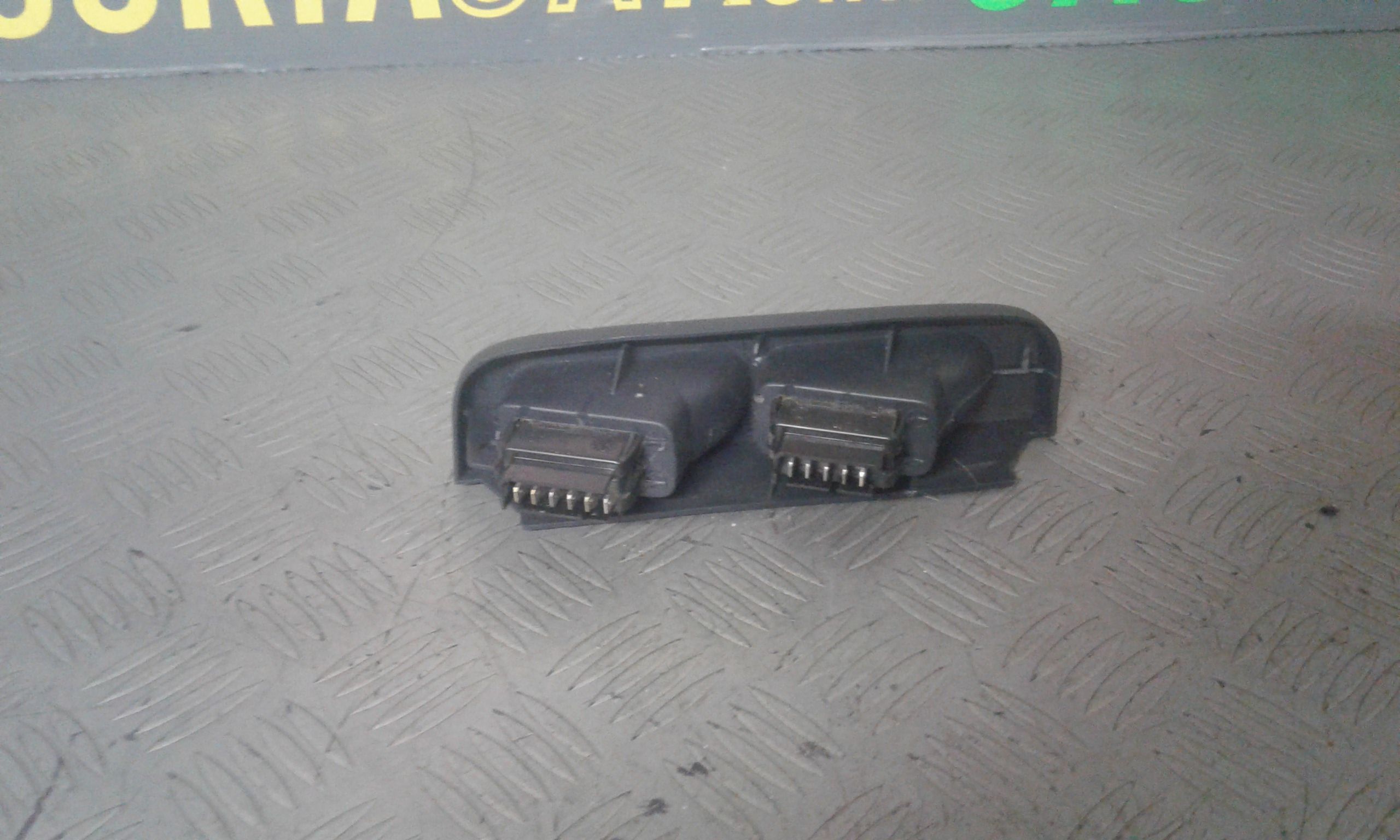 Interruttore Alzacristalli Porta Ant. Sinistro Usato