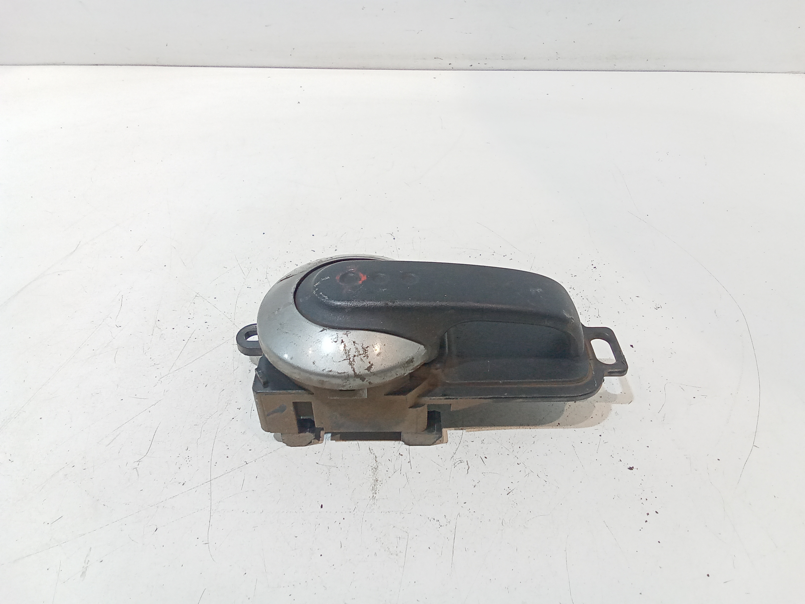 Maniglia Int. Apertura Porta Post. Destro 806709U000 Usato